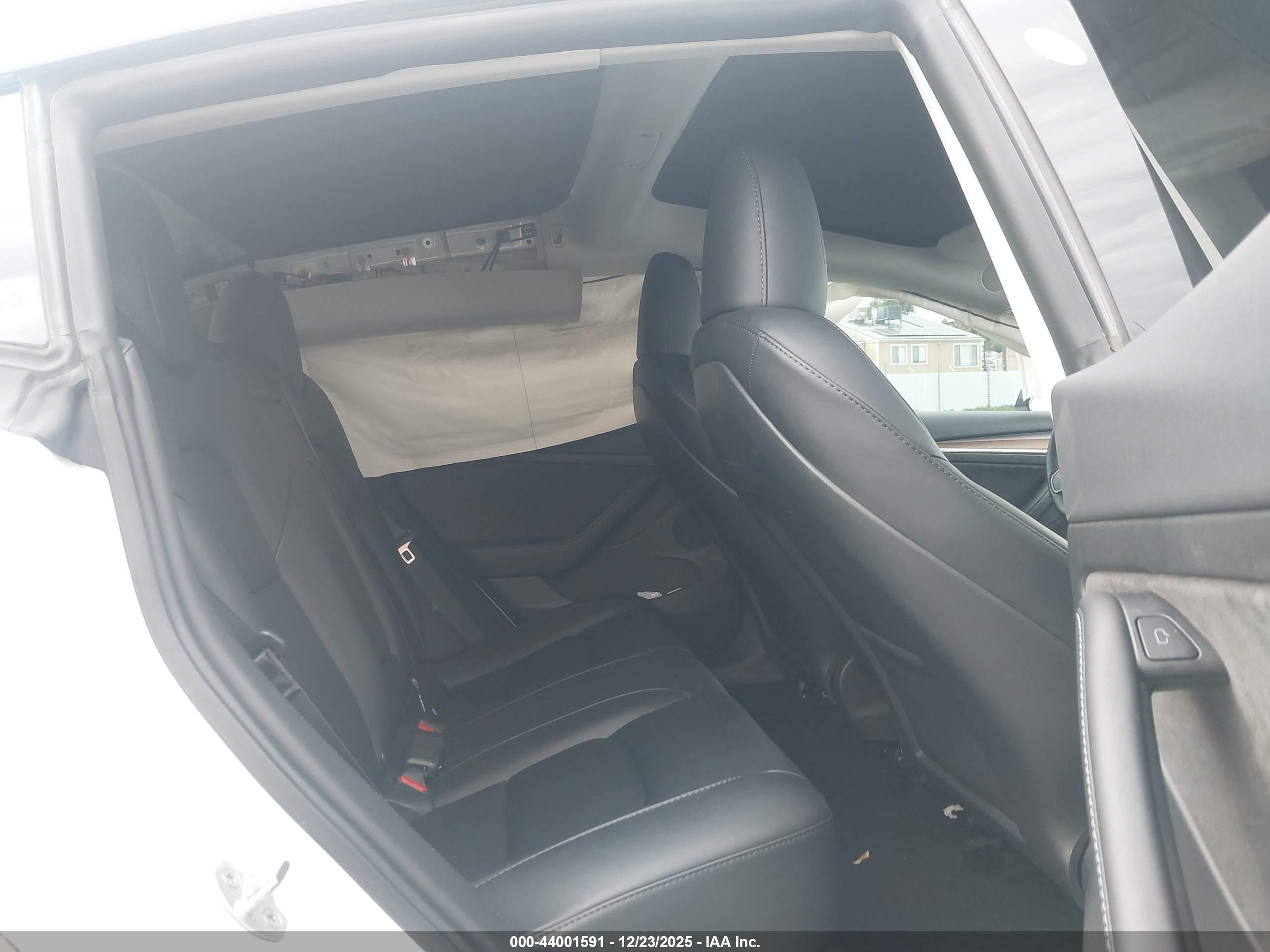 TESLA MODEL image 8