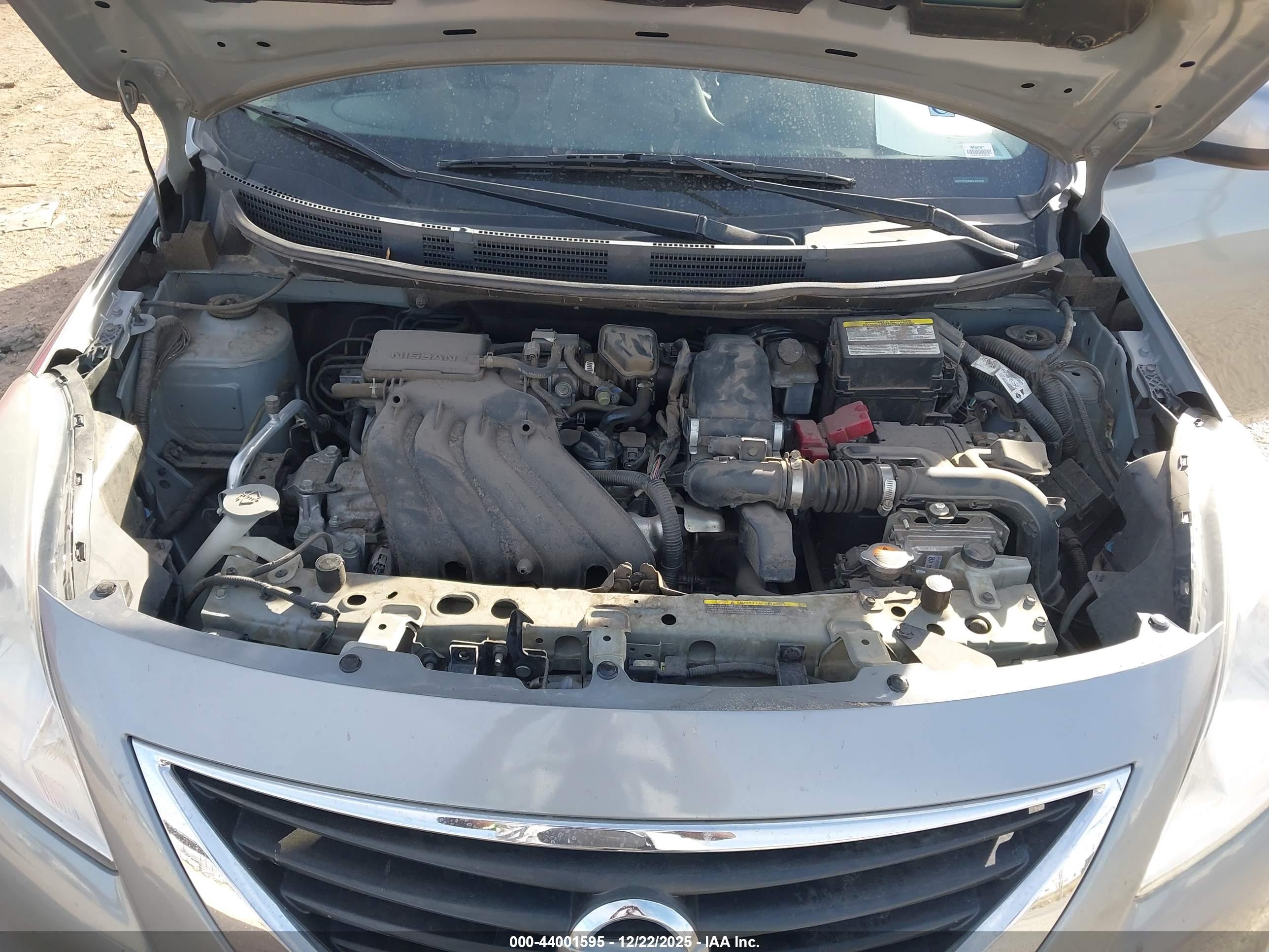 NISSAN VERSA image 10