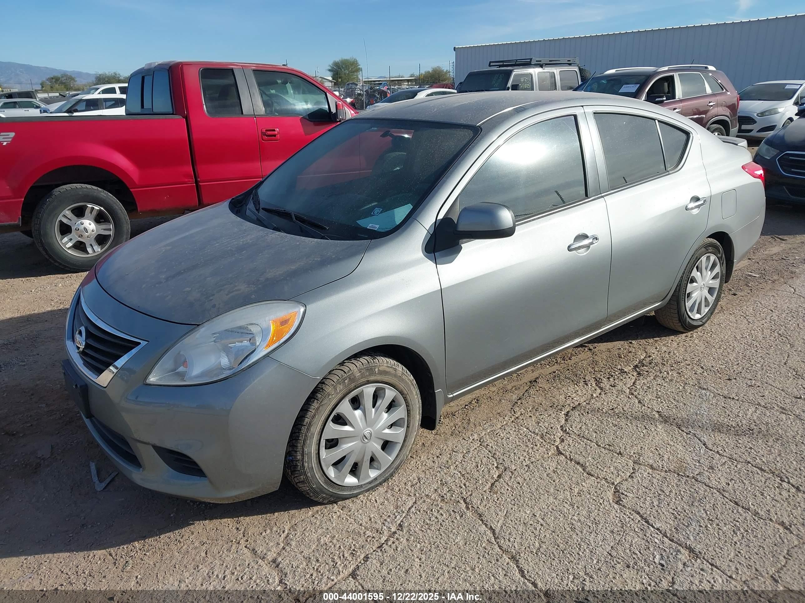 NISSAN VERSA image 2