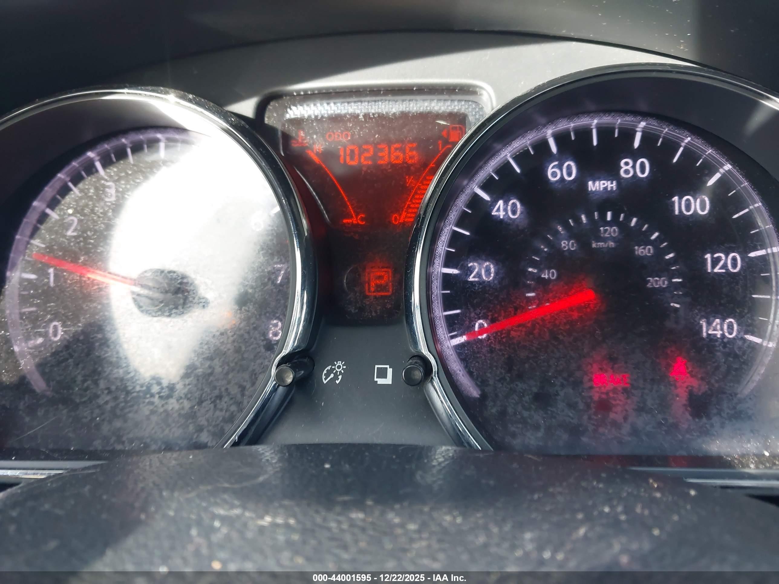 NISSAN VERSA image 7