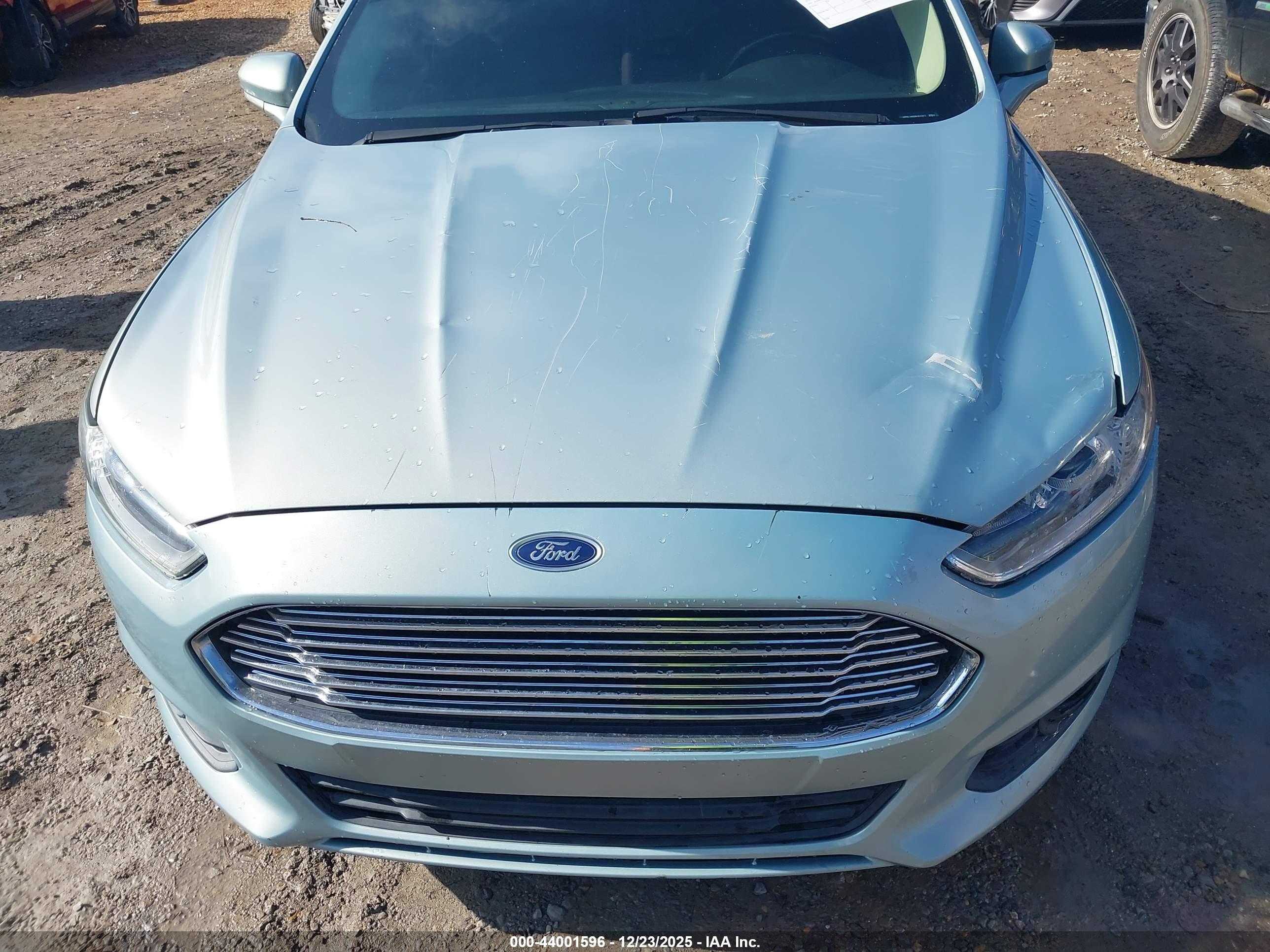 FORD FUSION image 10