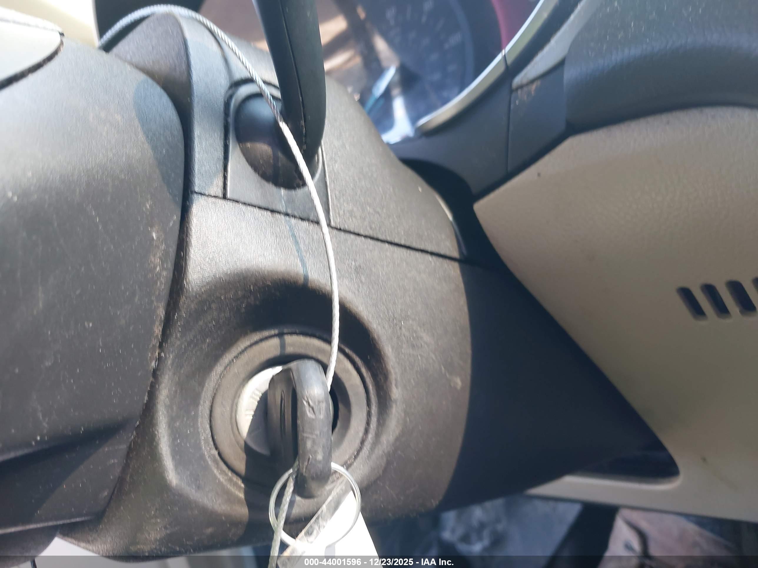 FORD FUSION image 11