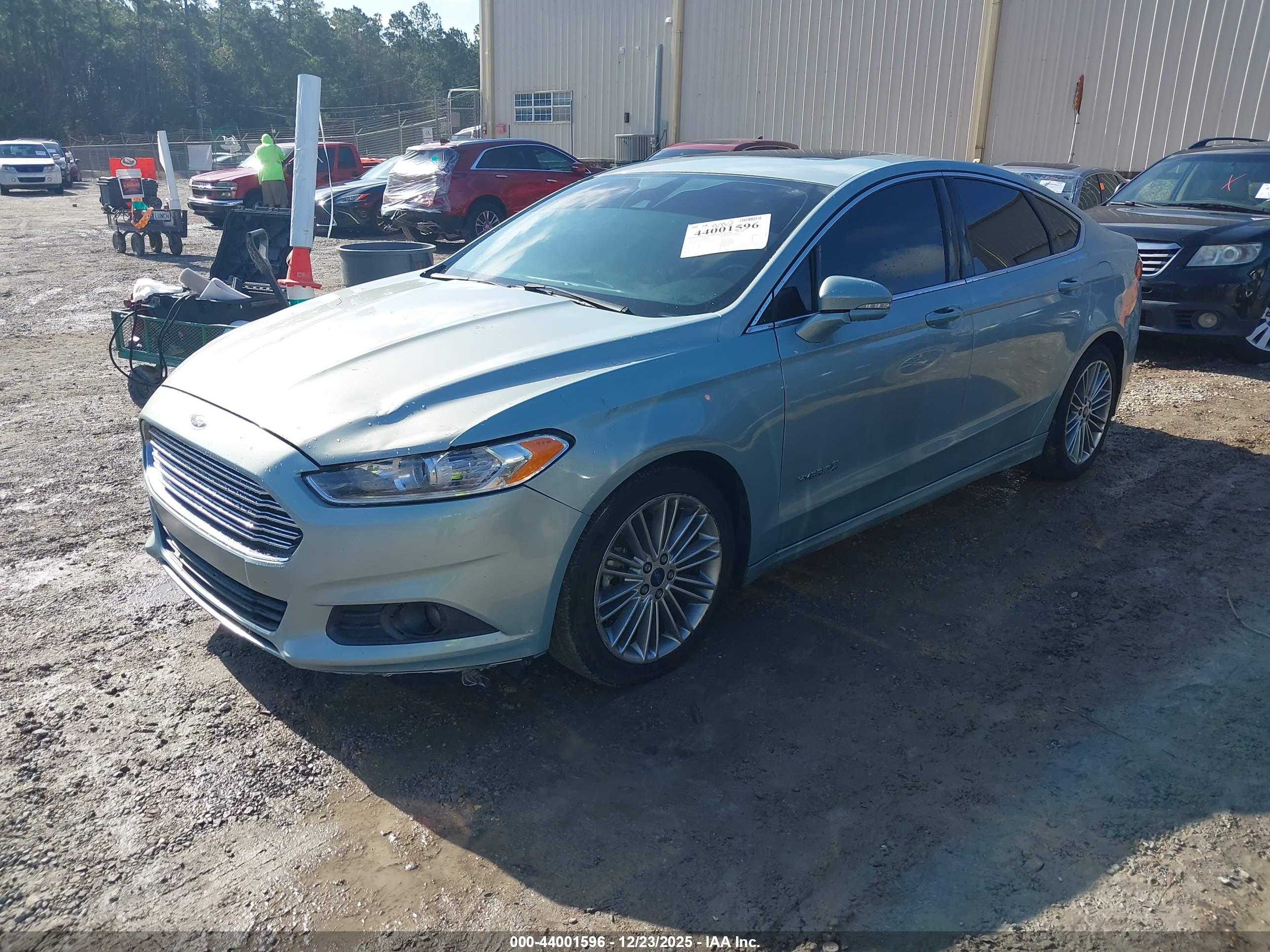 FORD FUSION image 2