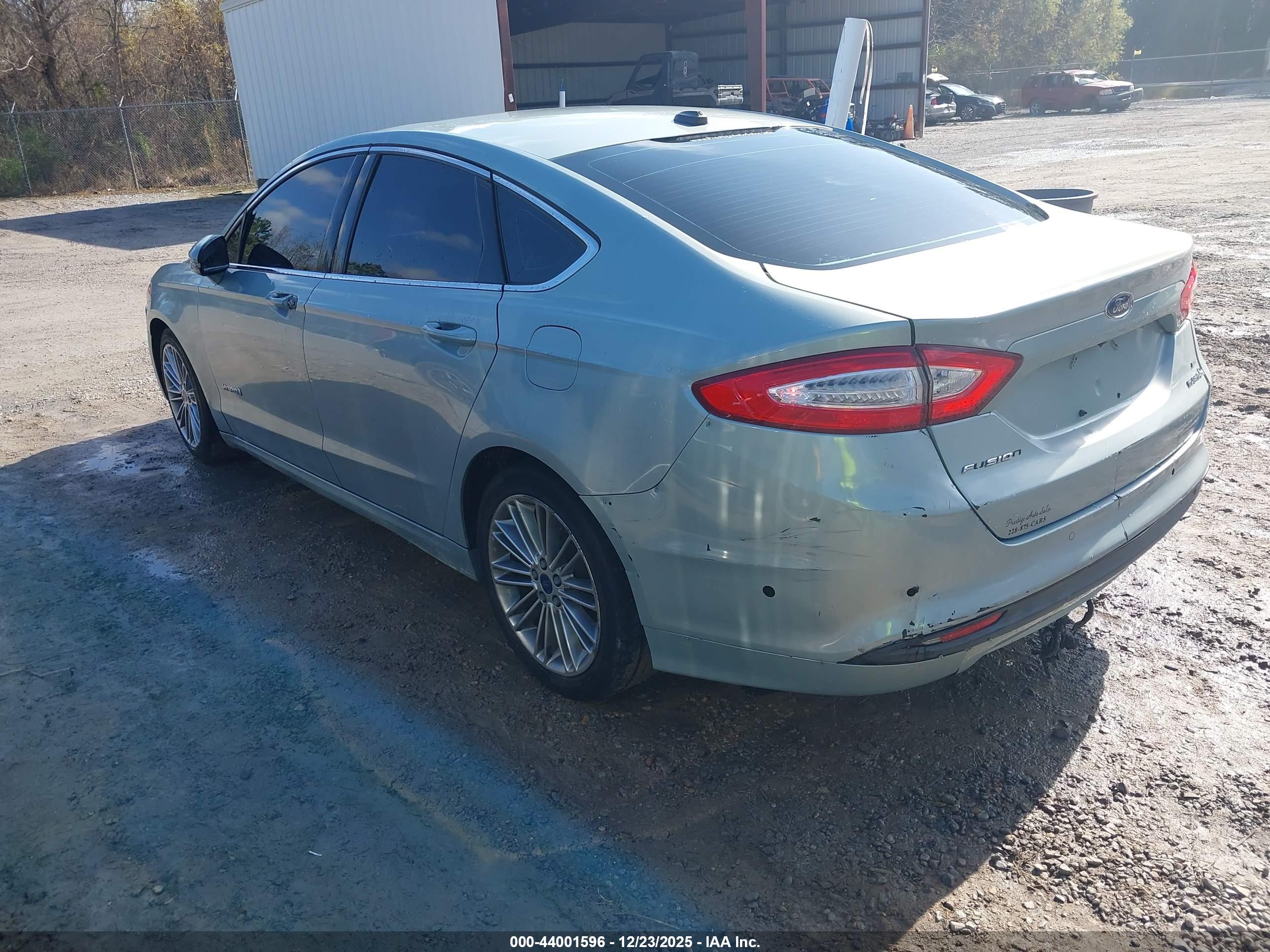 FORD FUSION image 3
