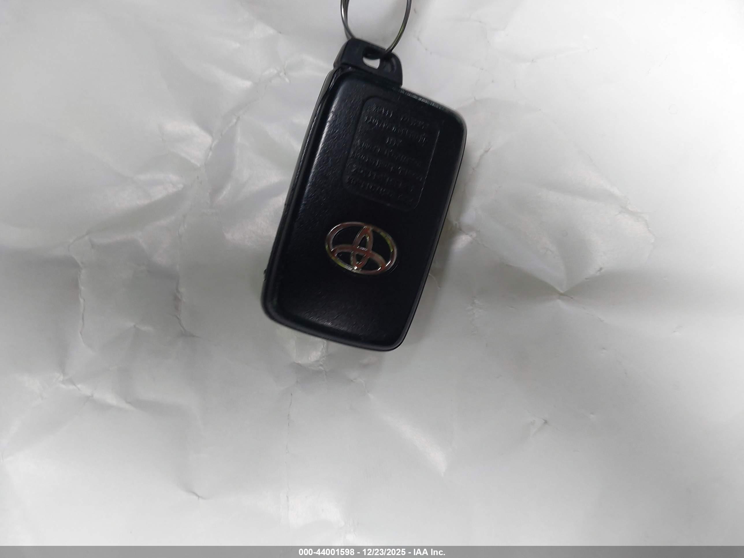 TOYOTA PRIUS image 11