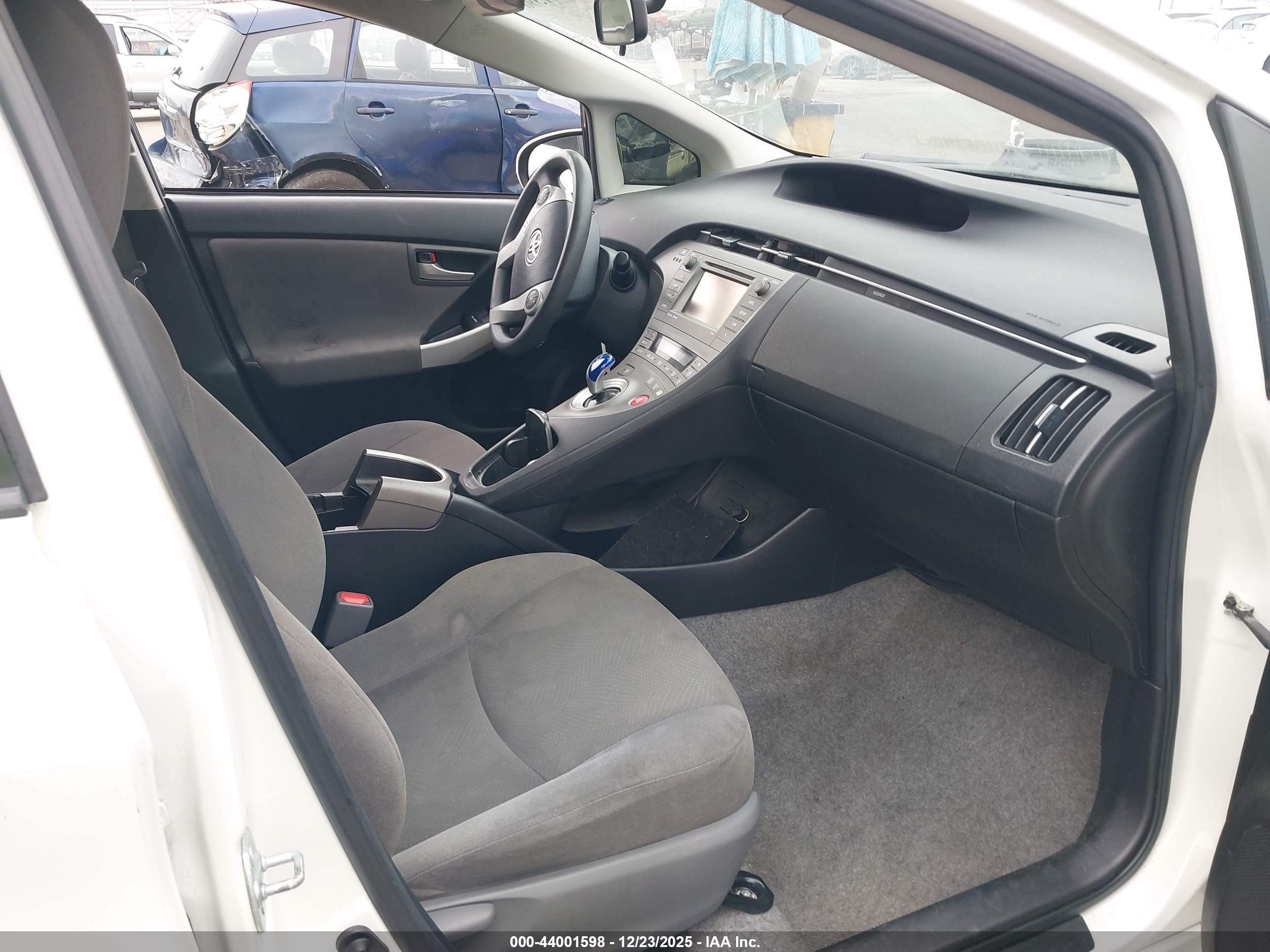 TOYOTA PRIUS image 5