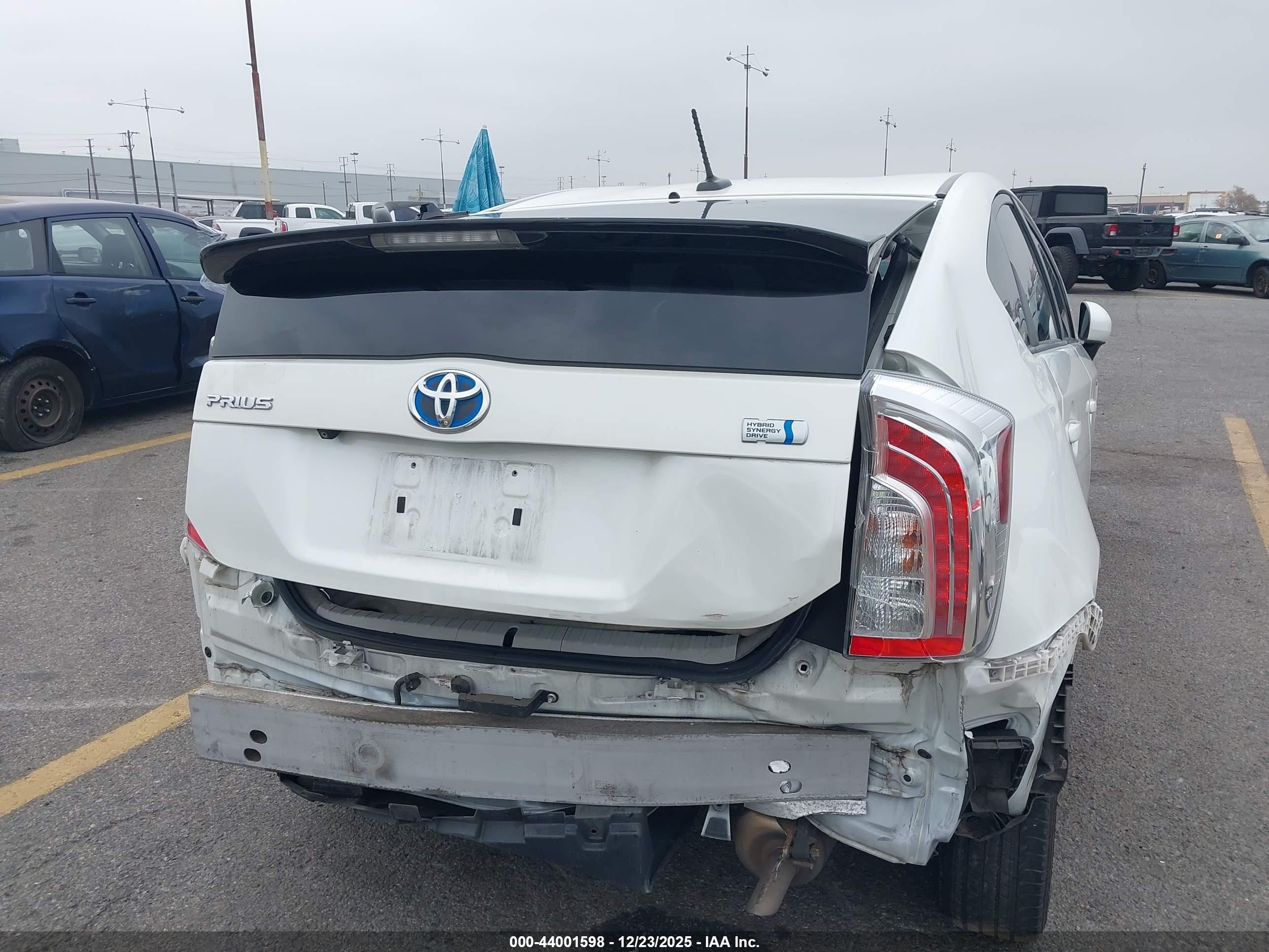 TOYOTA PRIUS image 6