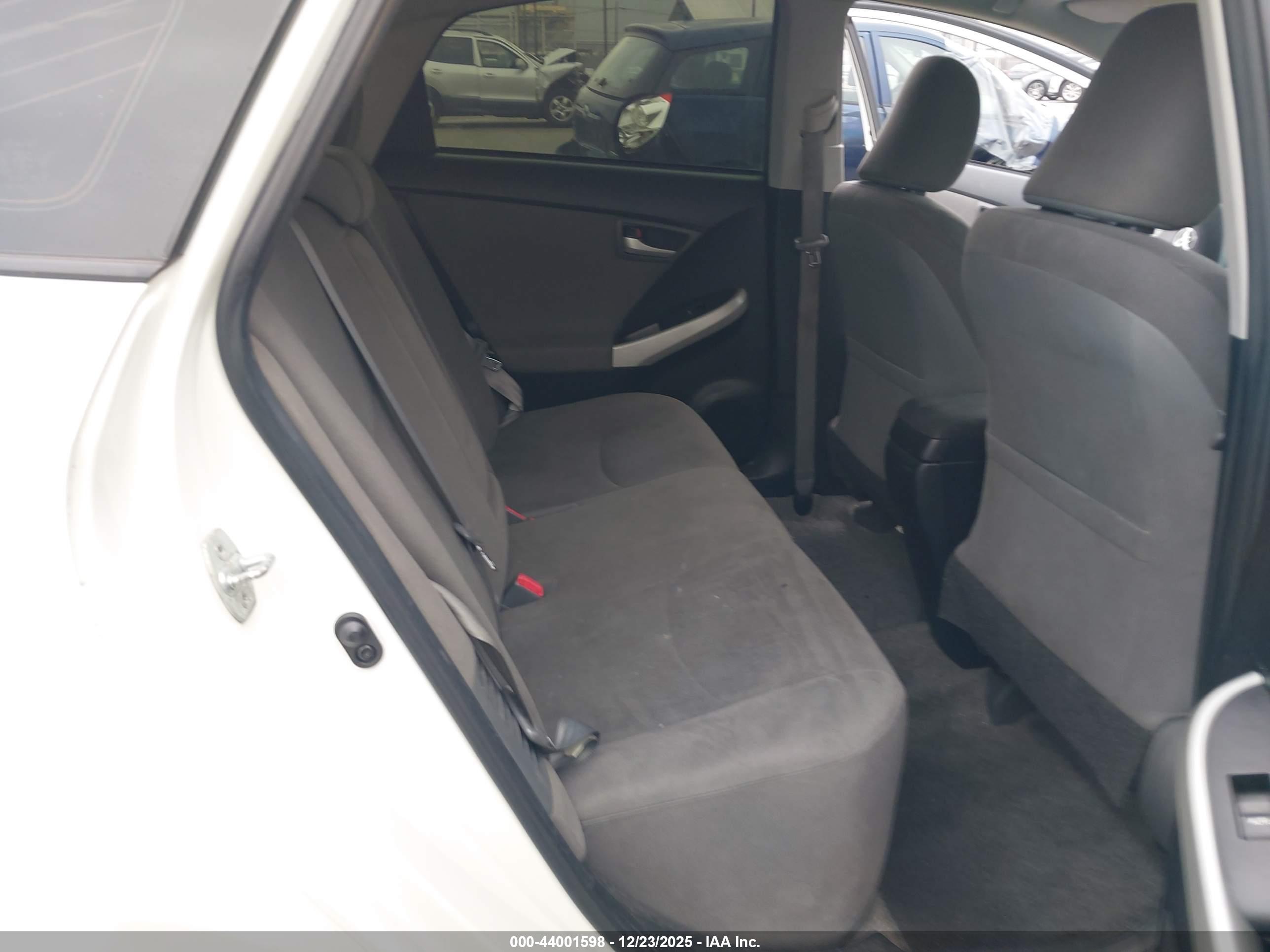 TOYOTA PRIUS image 8