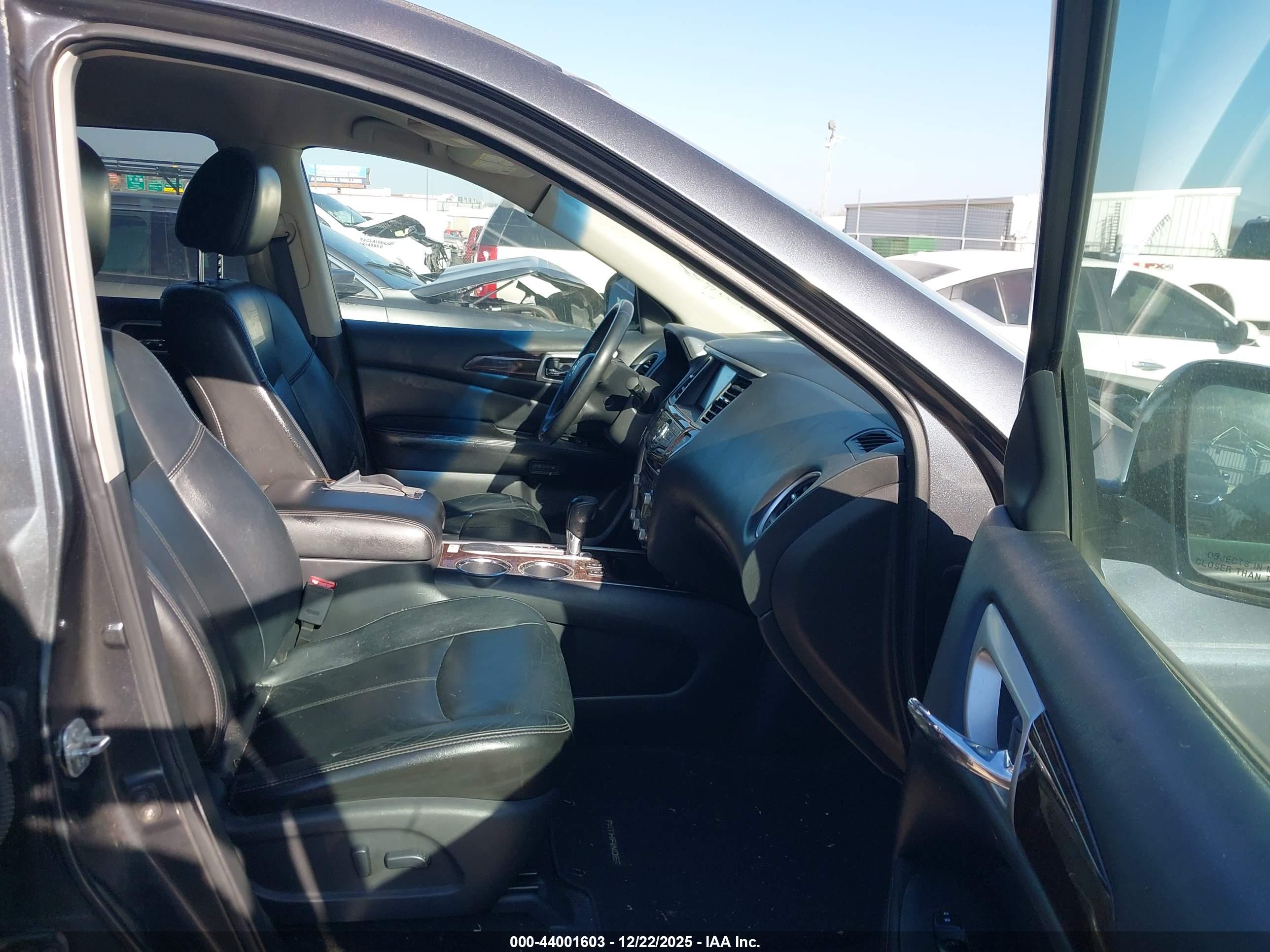 NISSAN PATHFINDER image 5