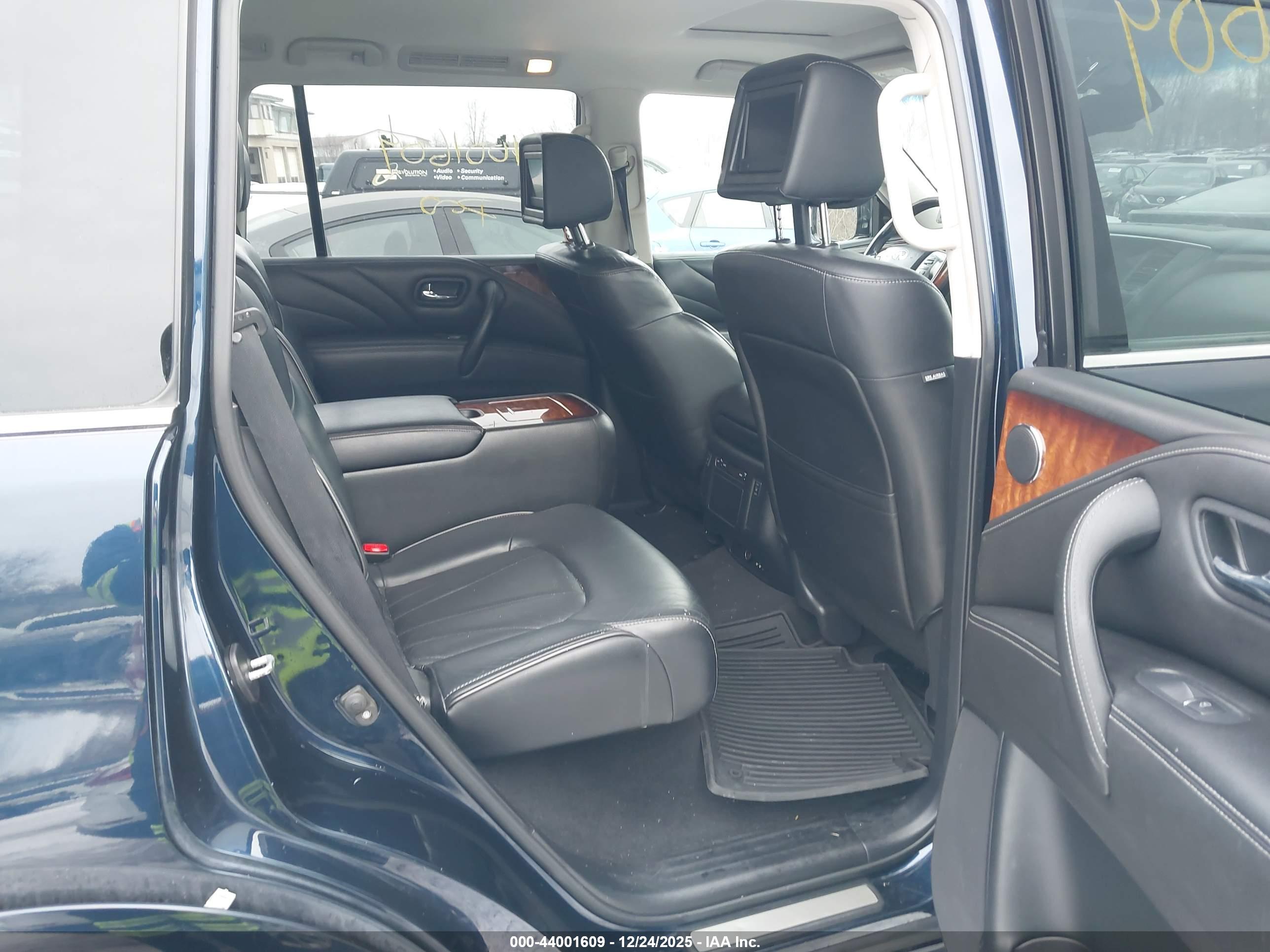 INFINITI QX80 image 8