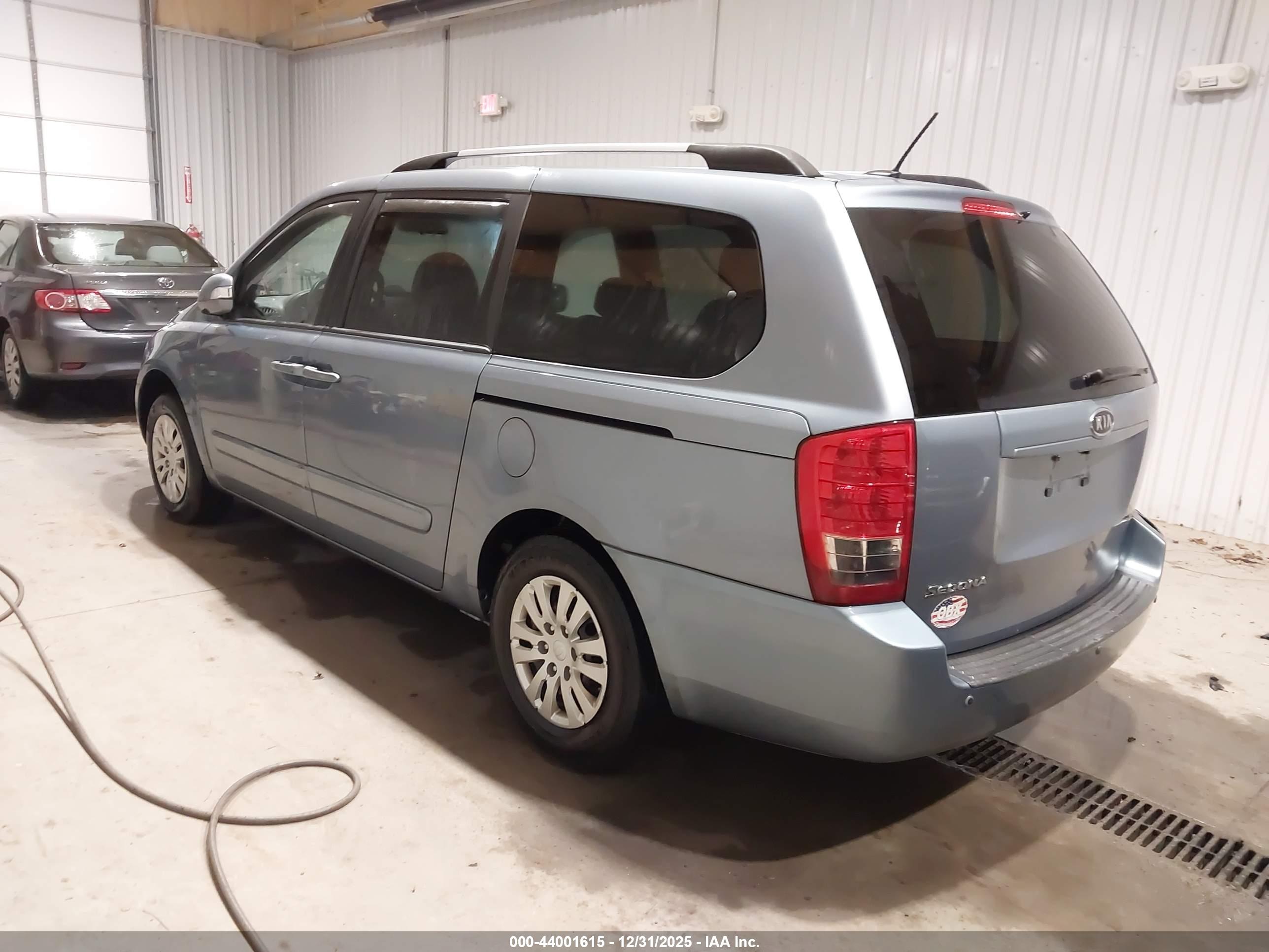 KIA SEDONA image 3