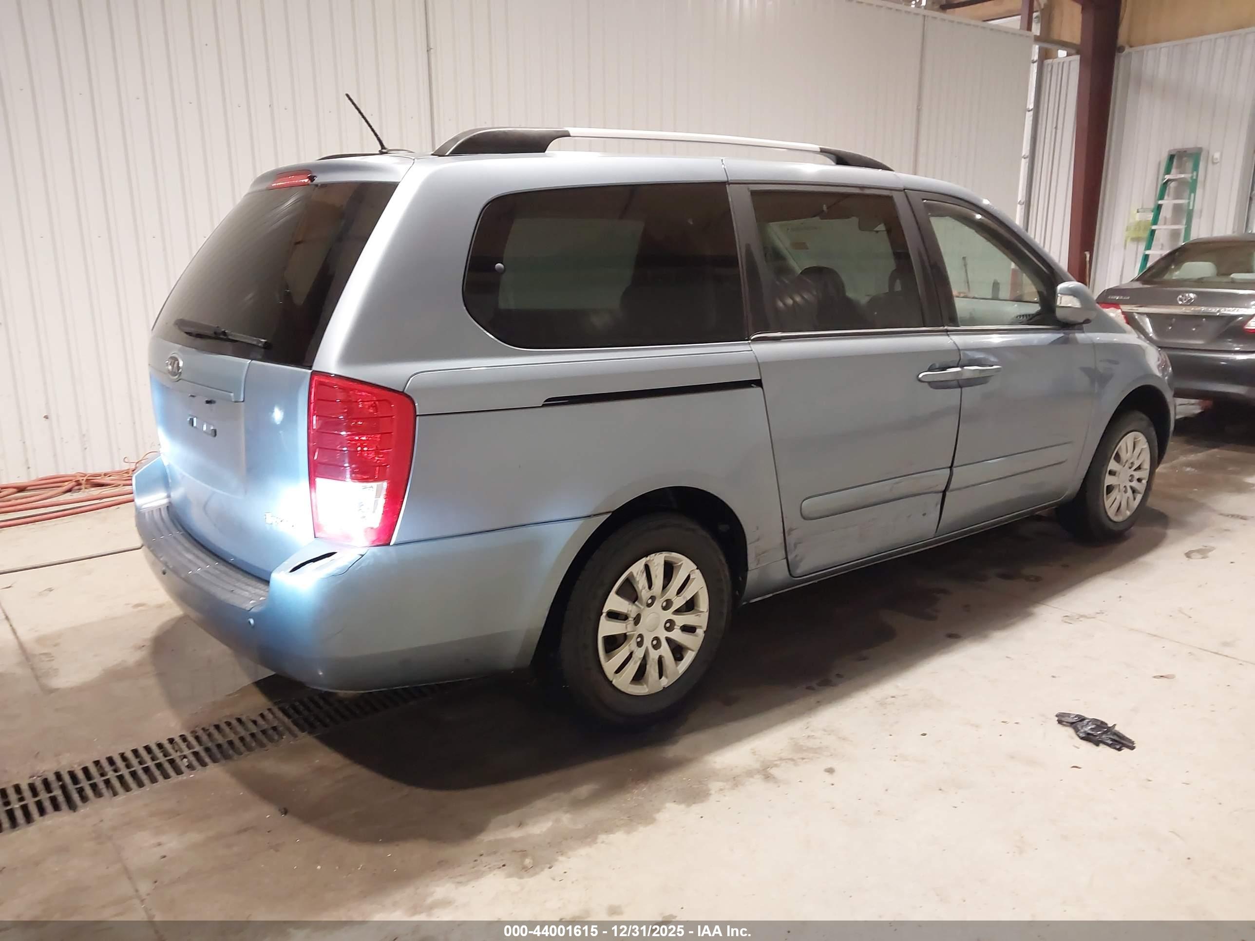 KIA SEDONA image 4