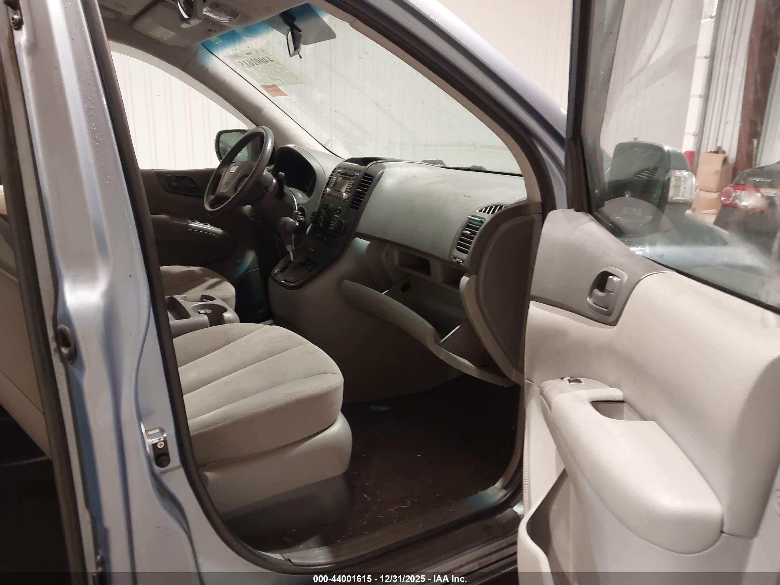 KIA SEDONA image 5