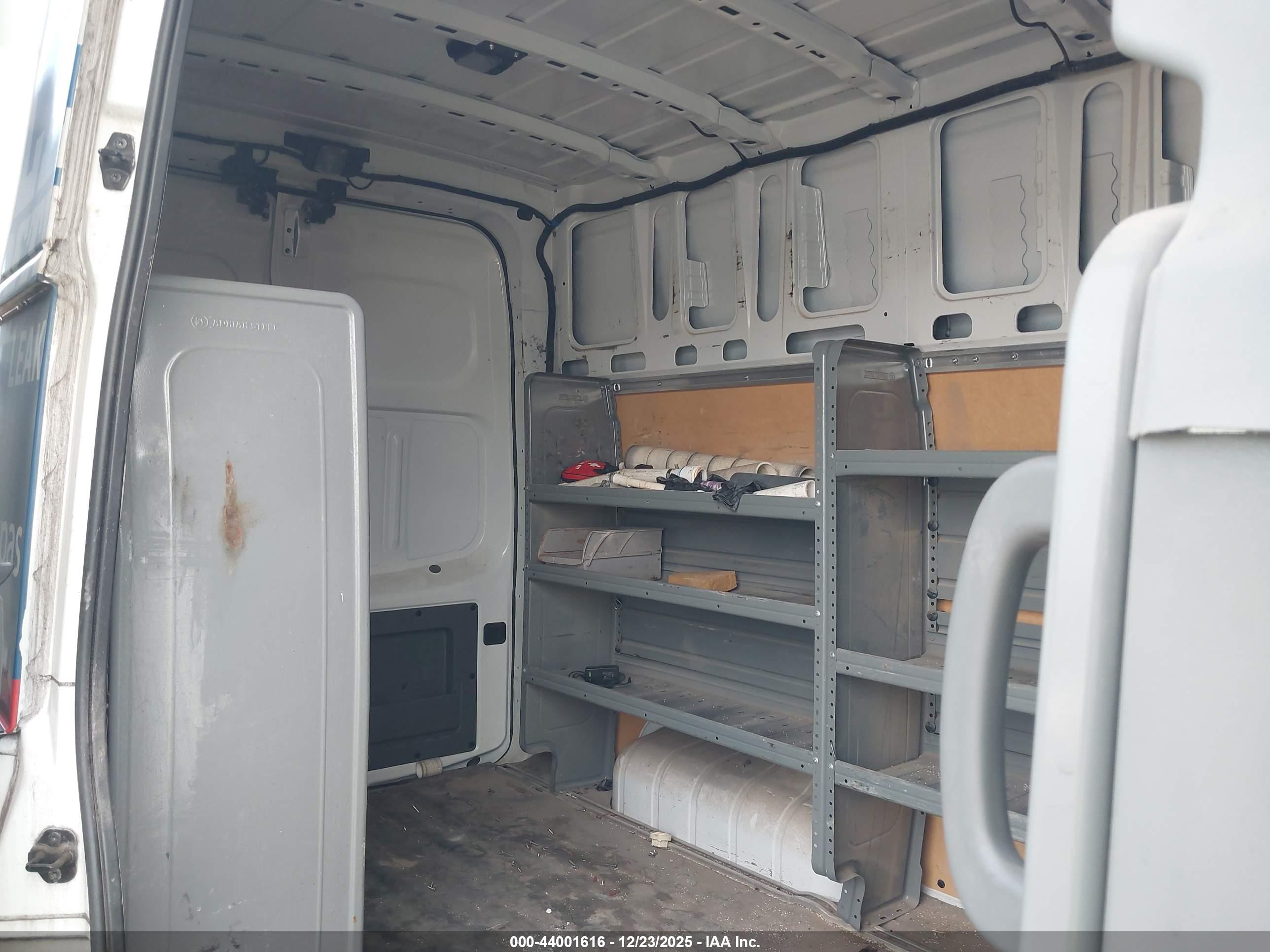NISSAN NV image 8