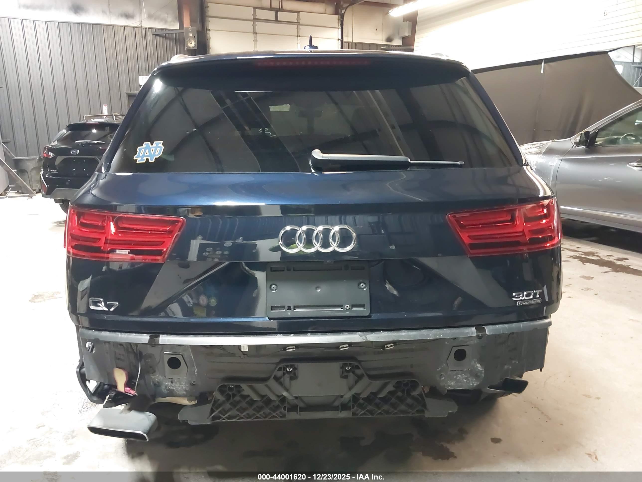 AUDI Q7 image 6