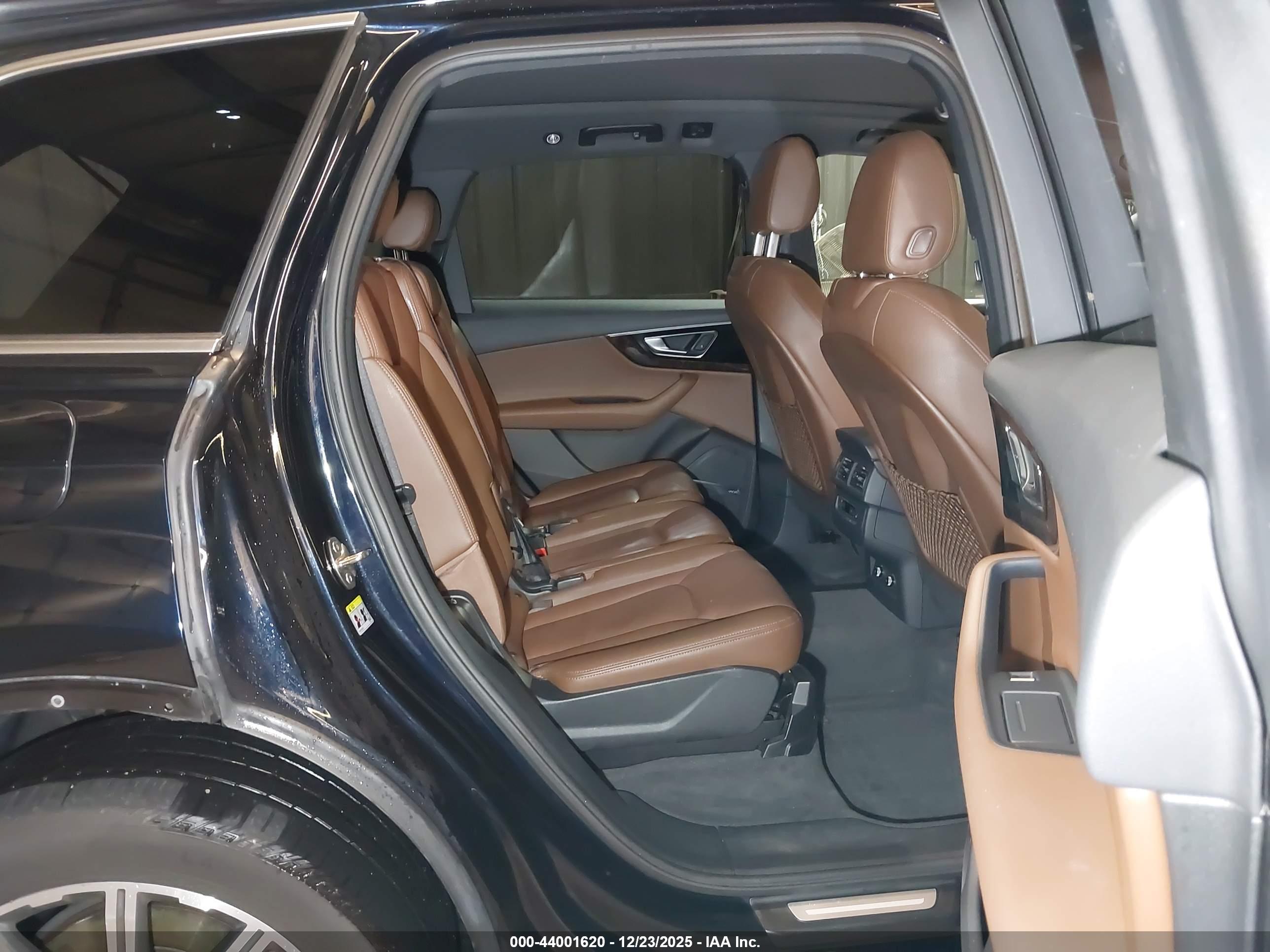 AUDI Q7 image 8