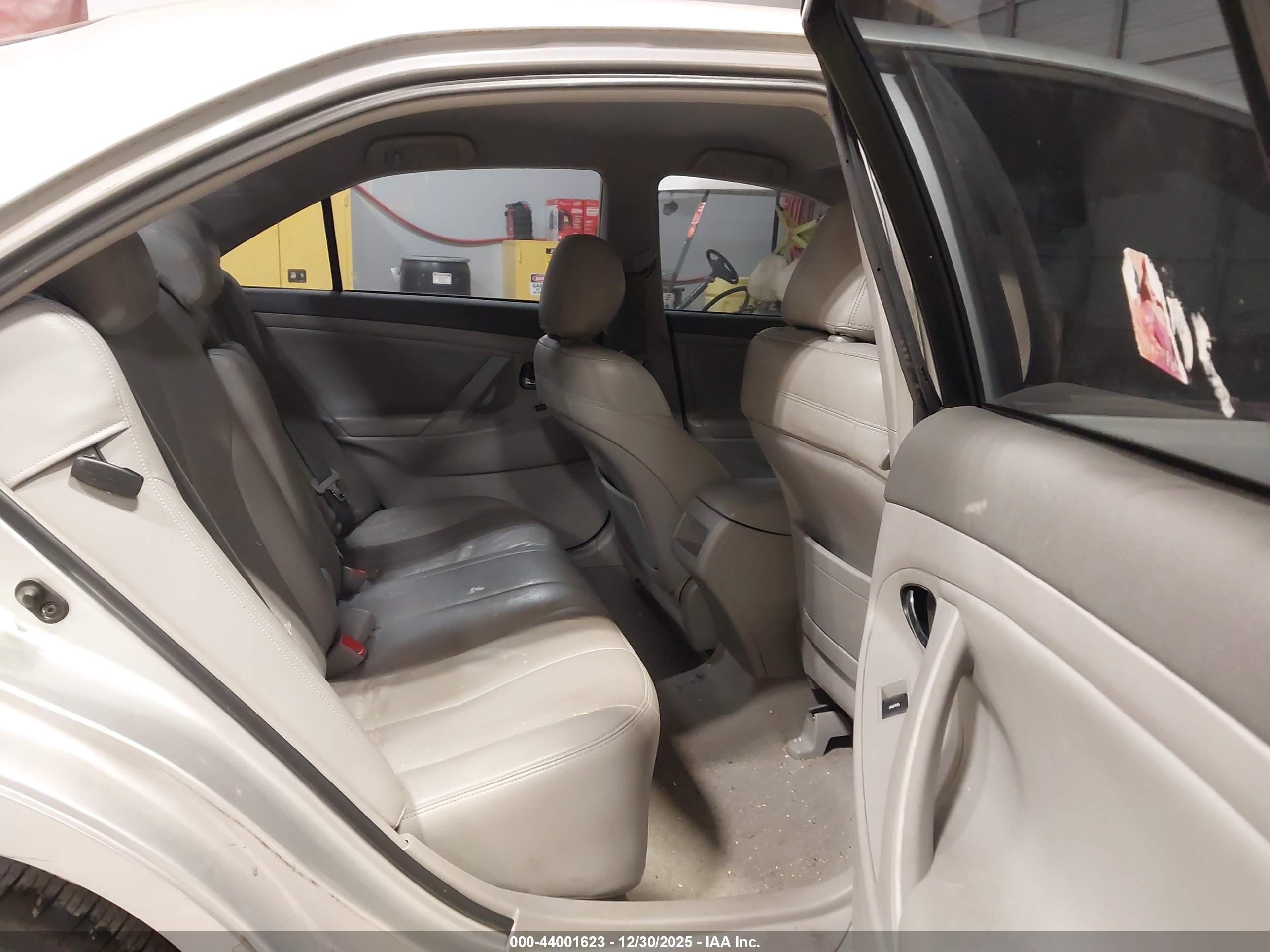 TOYOTA CAMRY image 8
