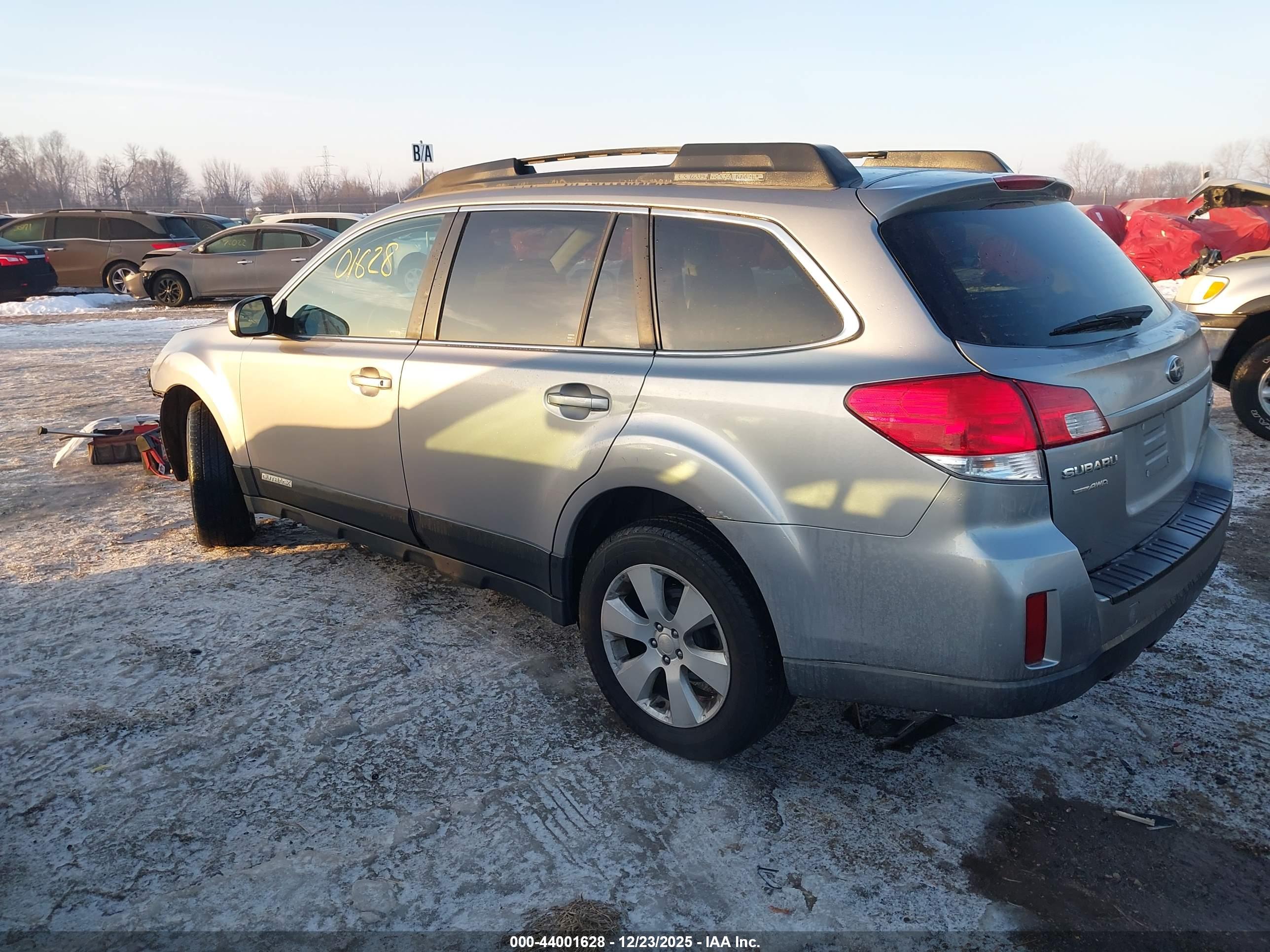 SUBARU OUTBACK image 3