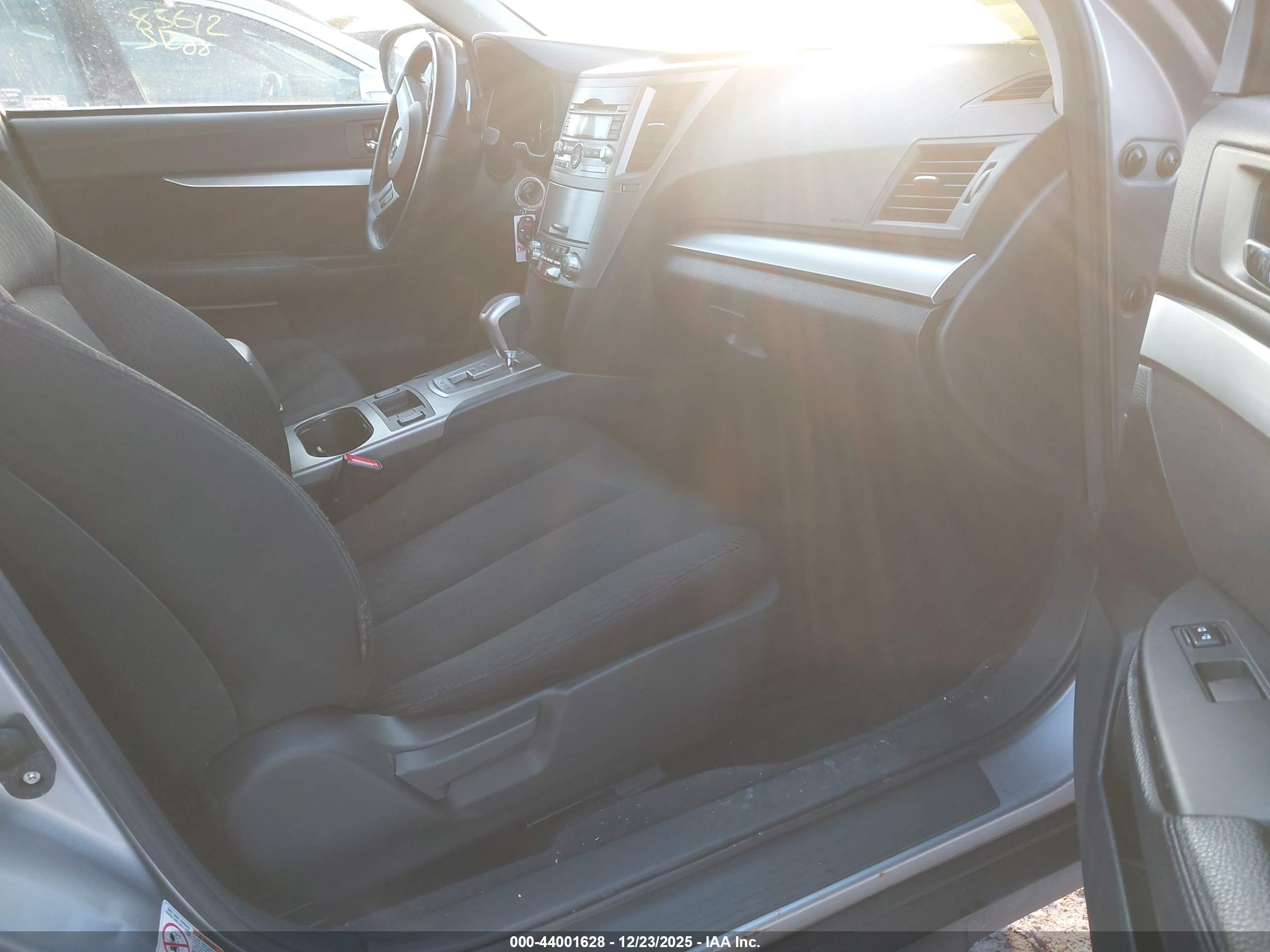 SUBARU OUTBACK image 5