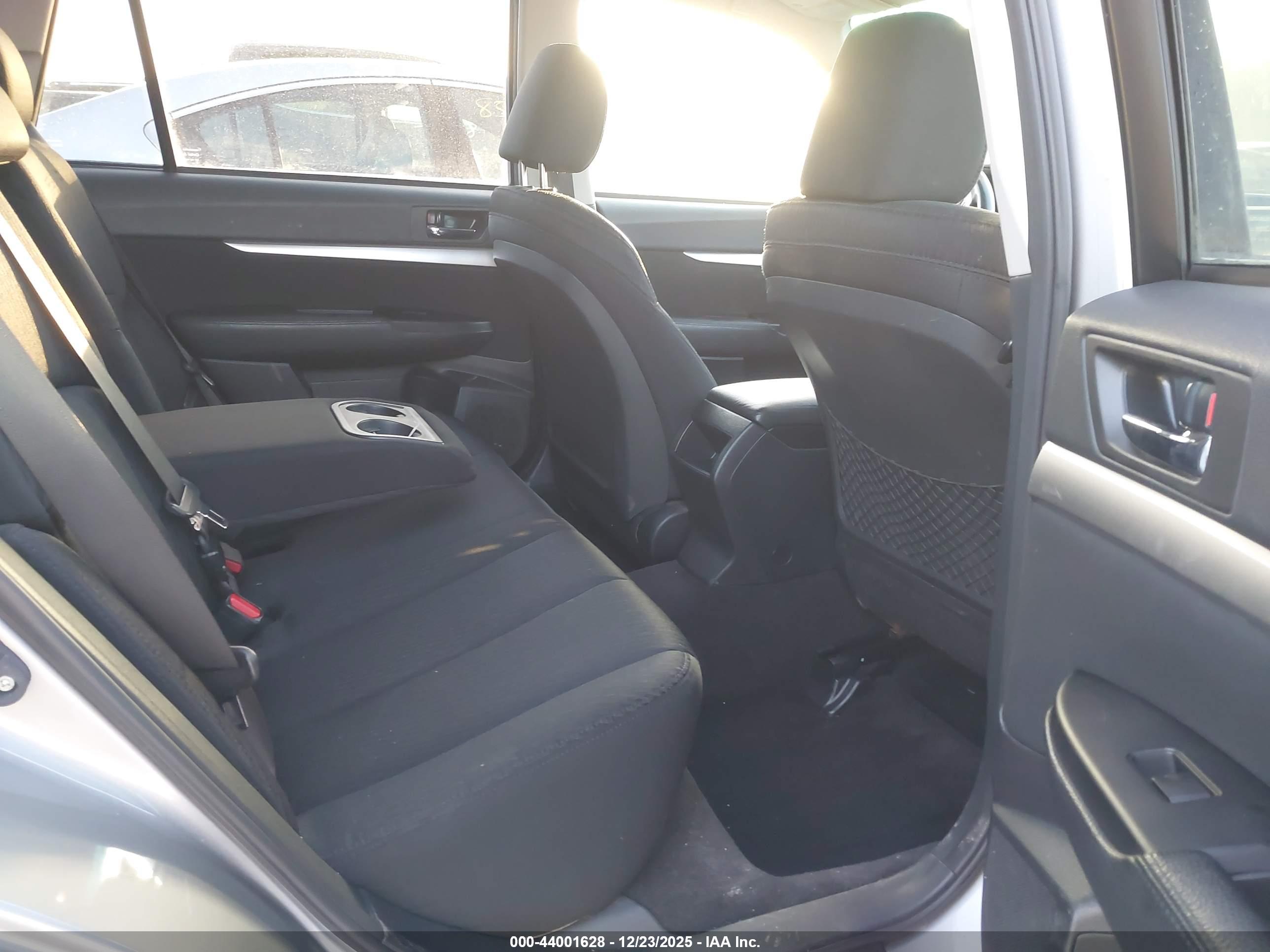 SUBARU OUTBACK image 8