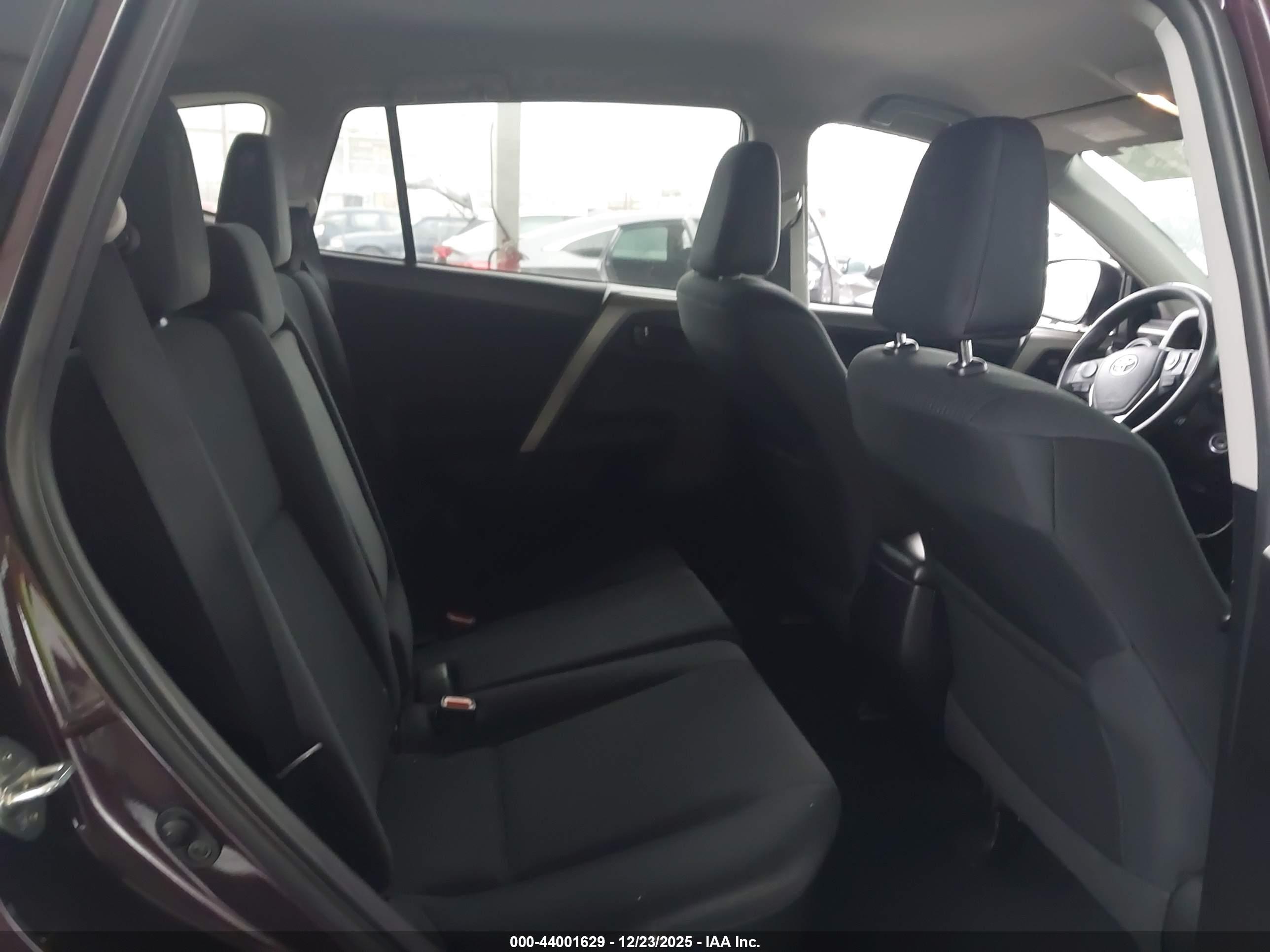 TOYOTA RAV4 image 8