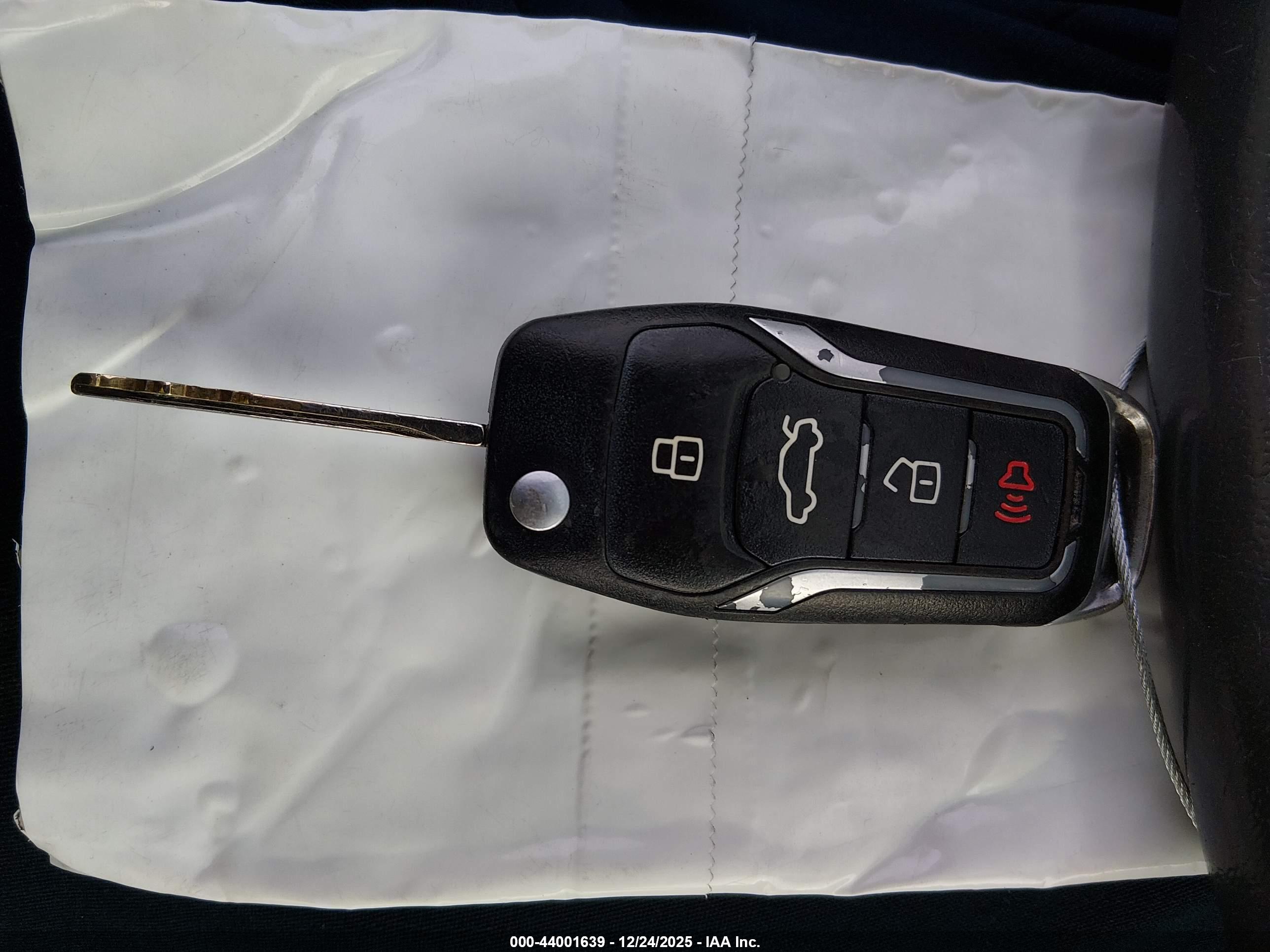 FORD TAURUS image 11