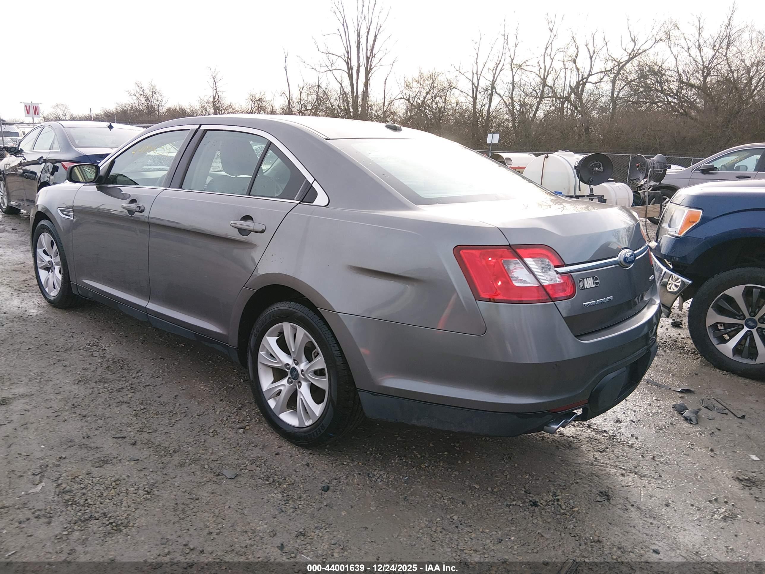 FORD TAURUS image 3