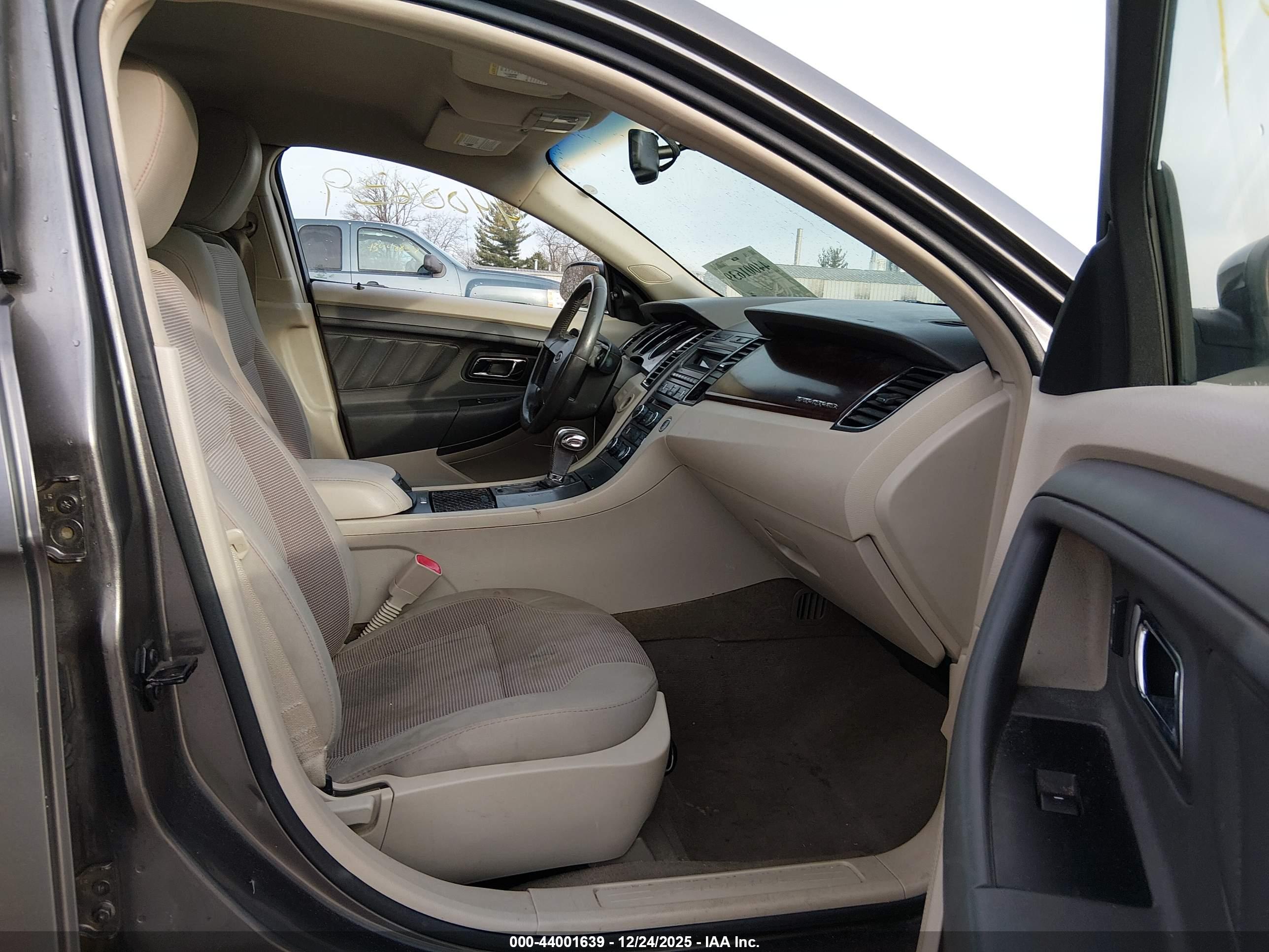 FORD TAURUS image 5