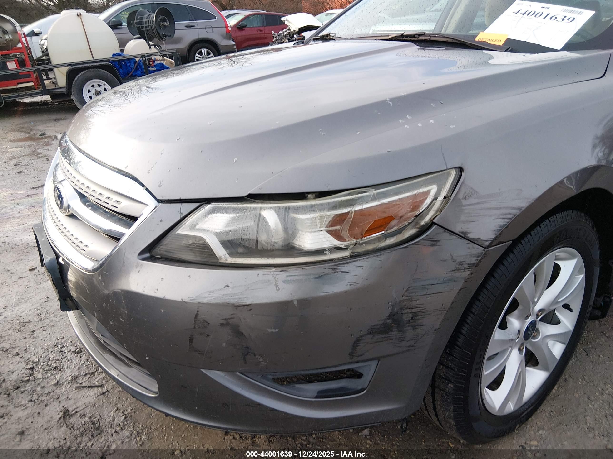 FORD TAURUS image 6