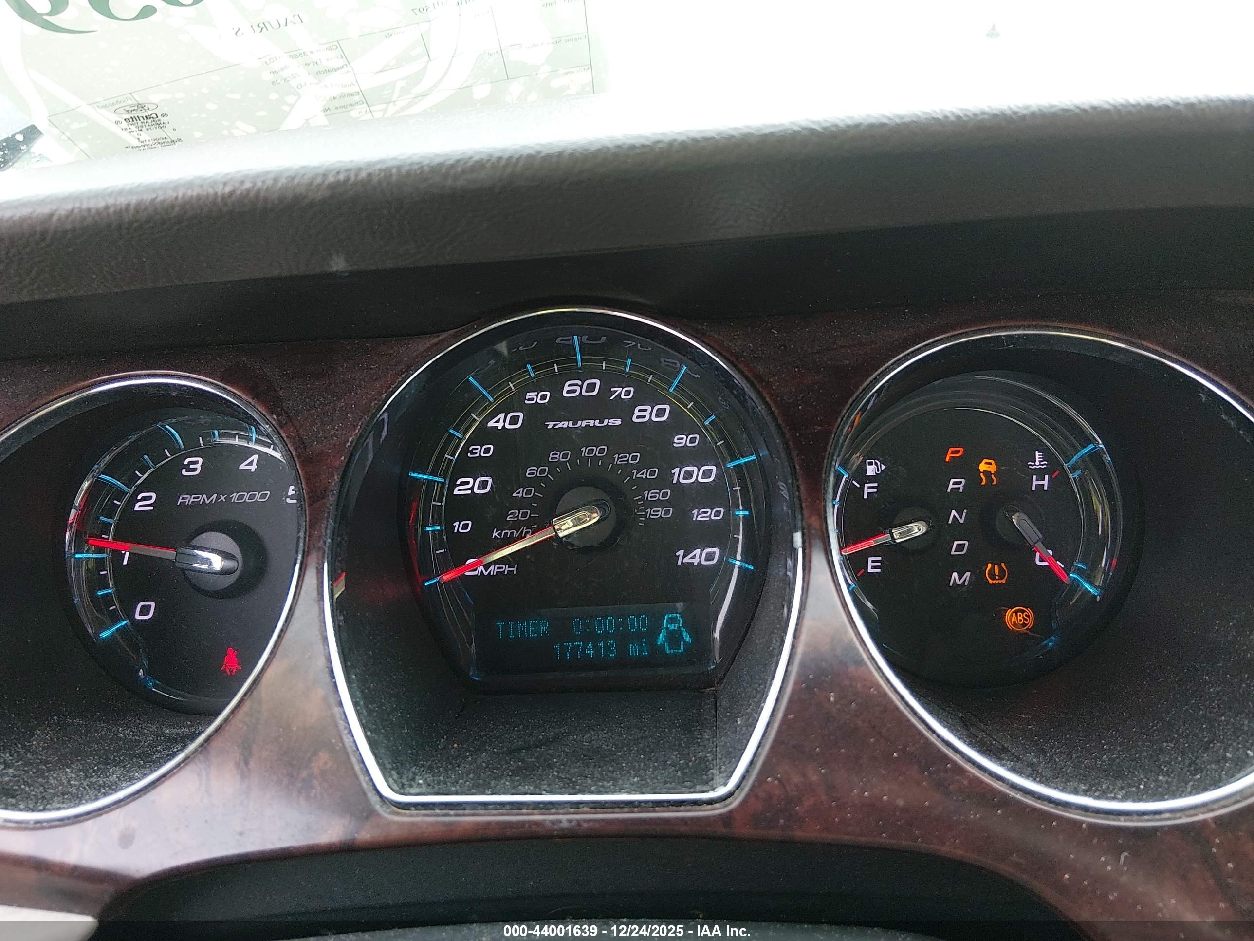 FORD TAURUS image 7