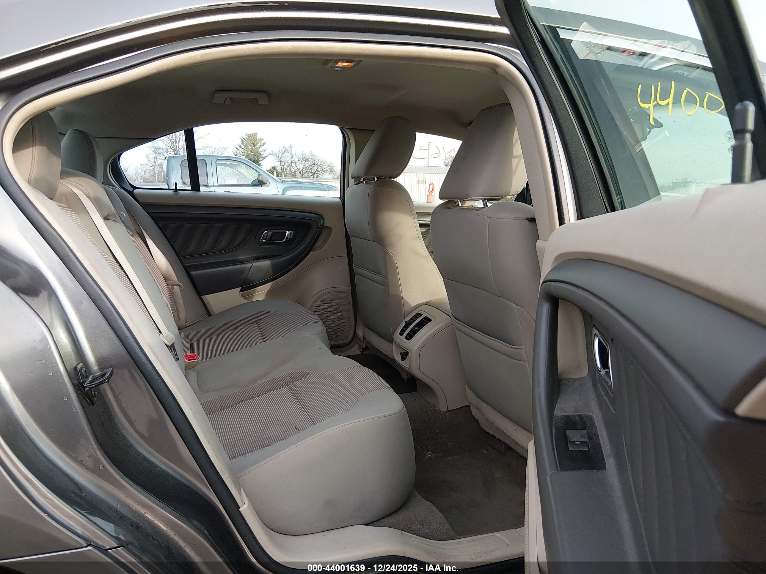 FORD TAURUS image 8