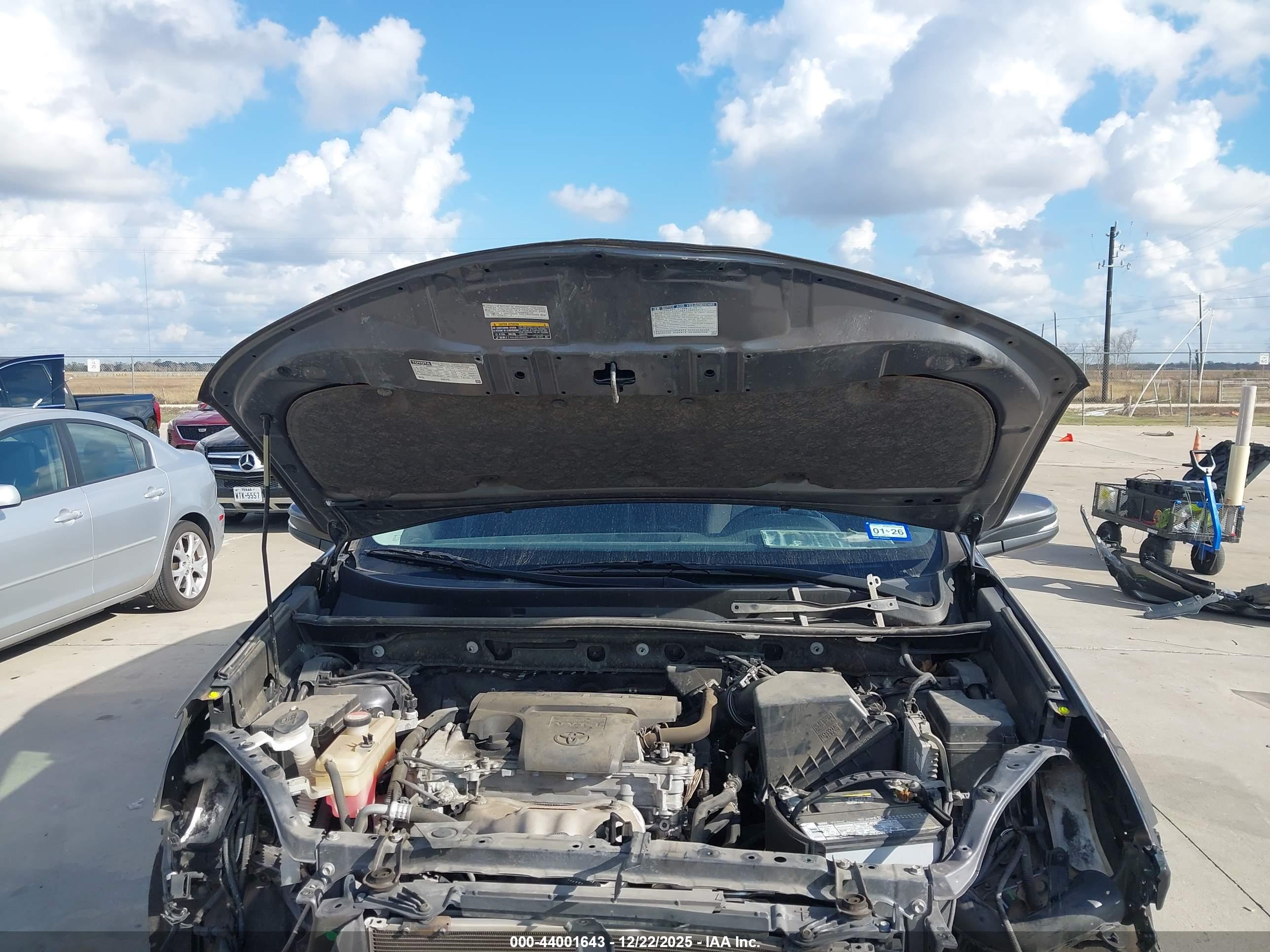 TOYOTA RAV4 image 10