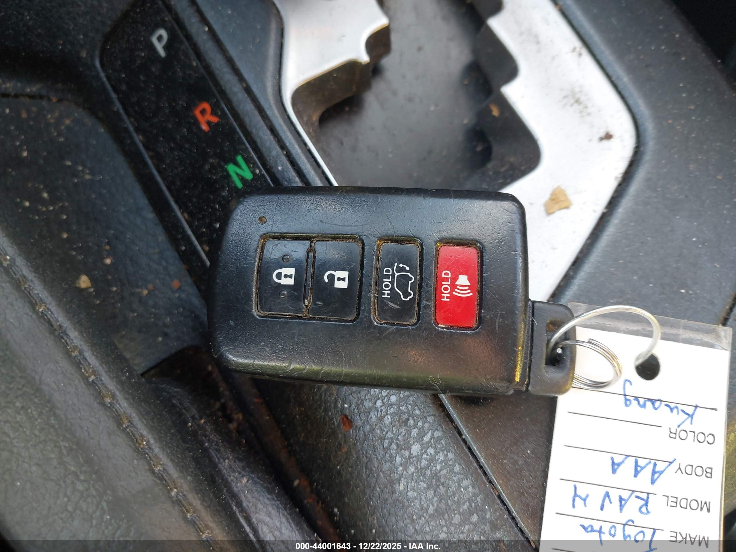 TOYOTA RAV4 image 11