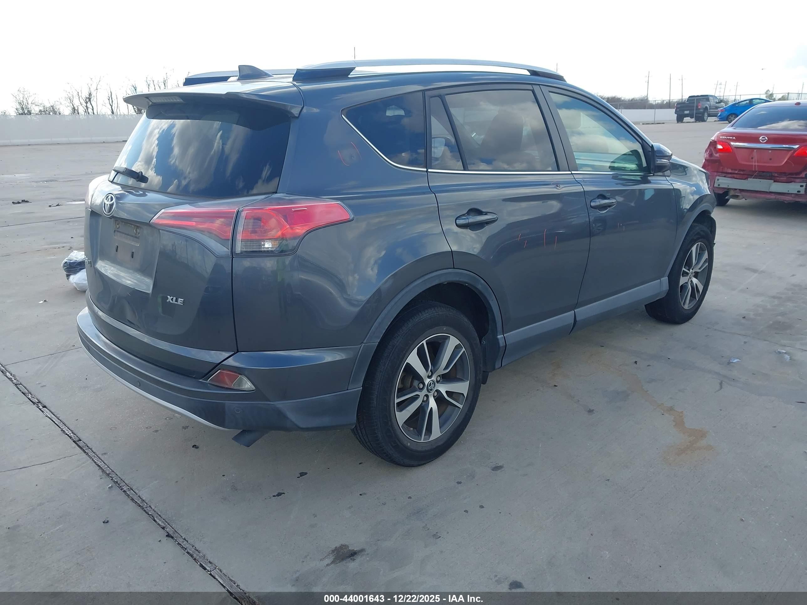 TOYOTA RAV4 image 4