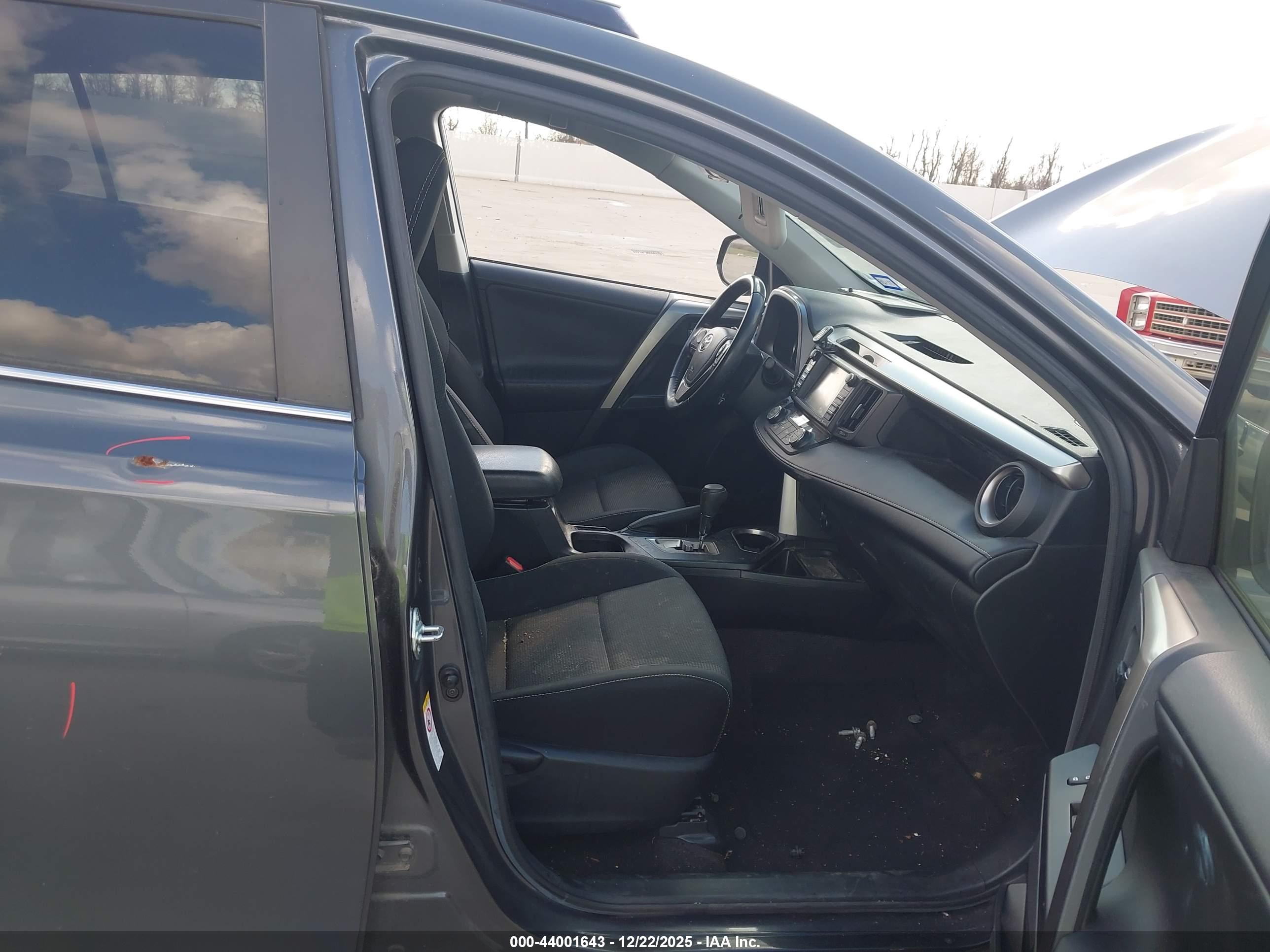 TOYOTA RAV4 image 5