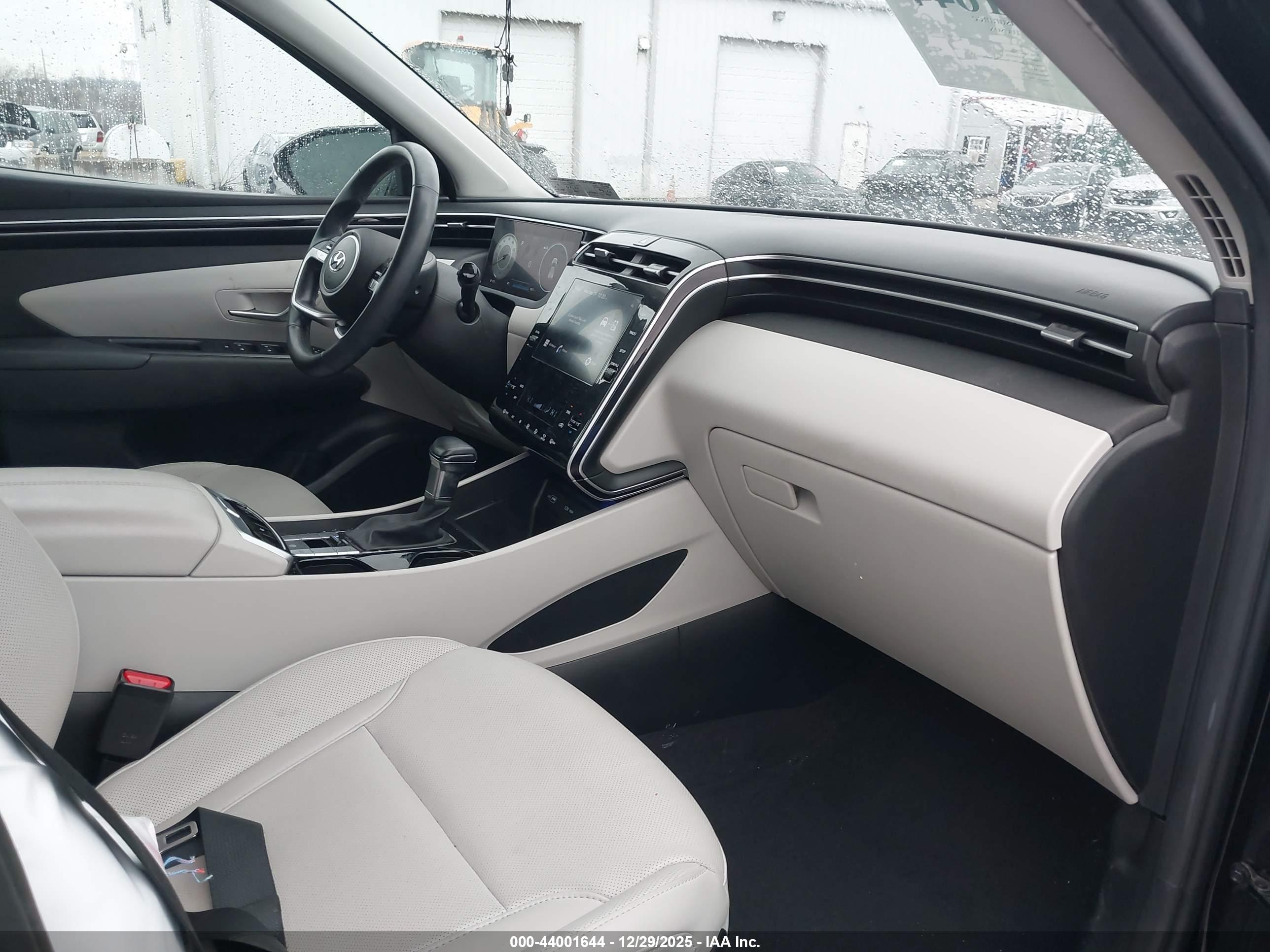 HYUNDAI TUCSON image 5