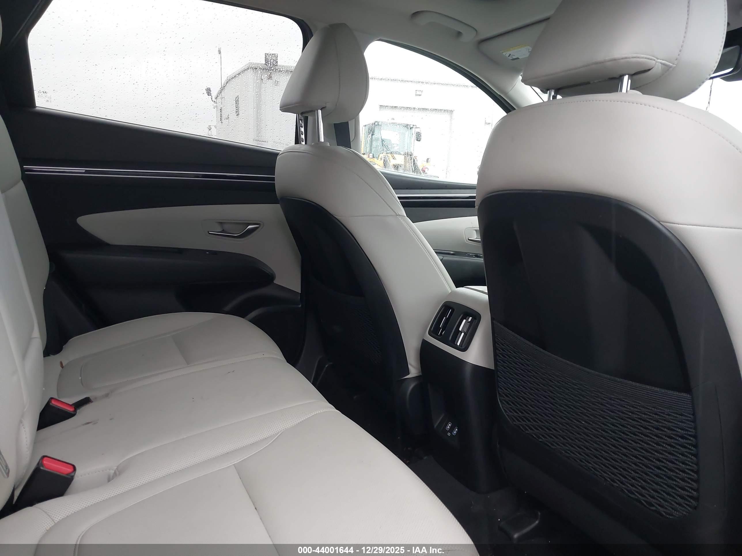 HYUNDAI TUCSON image 8