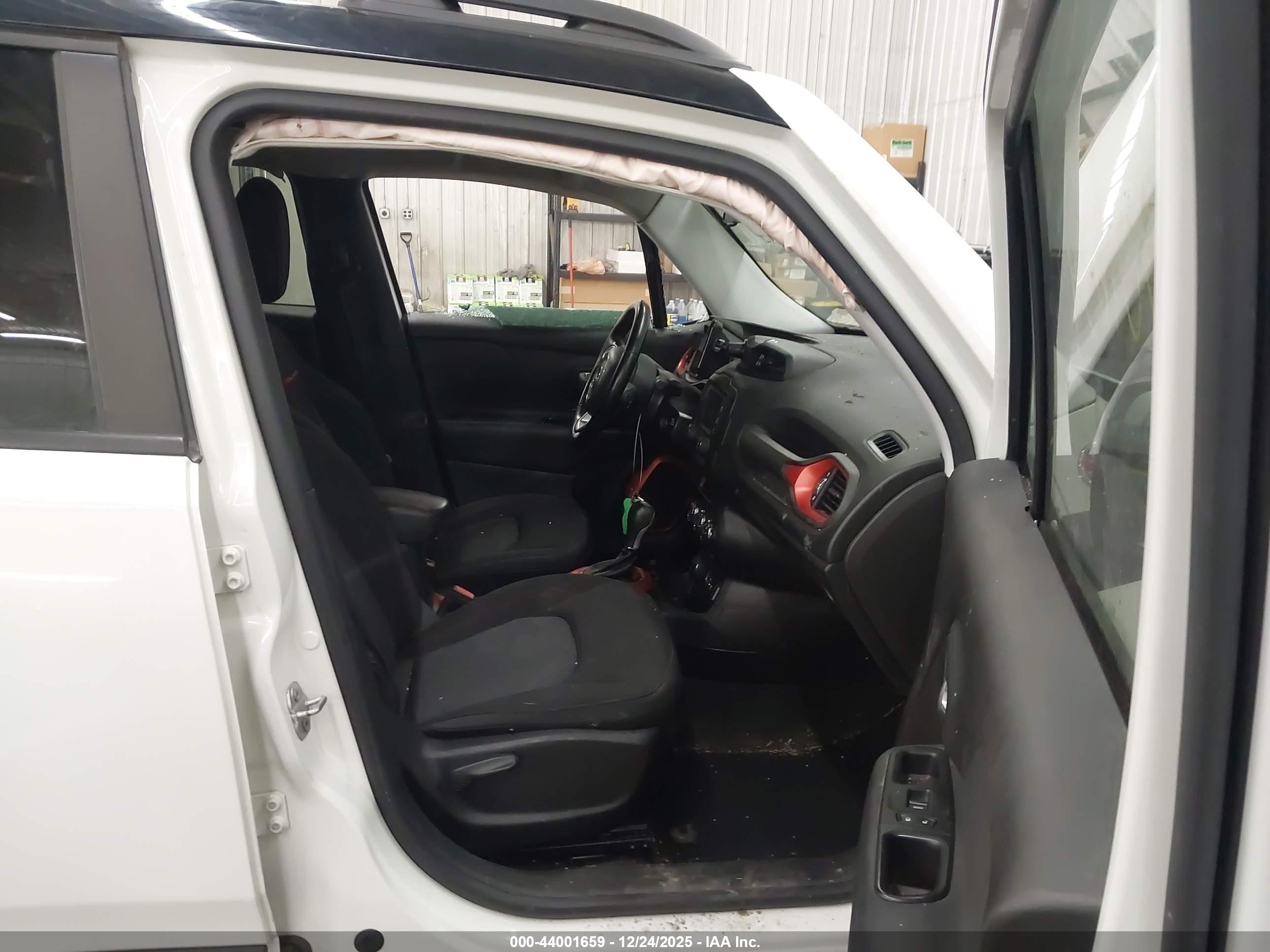 JEEP RENEGADE image 5
