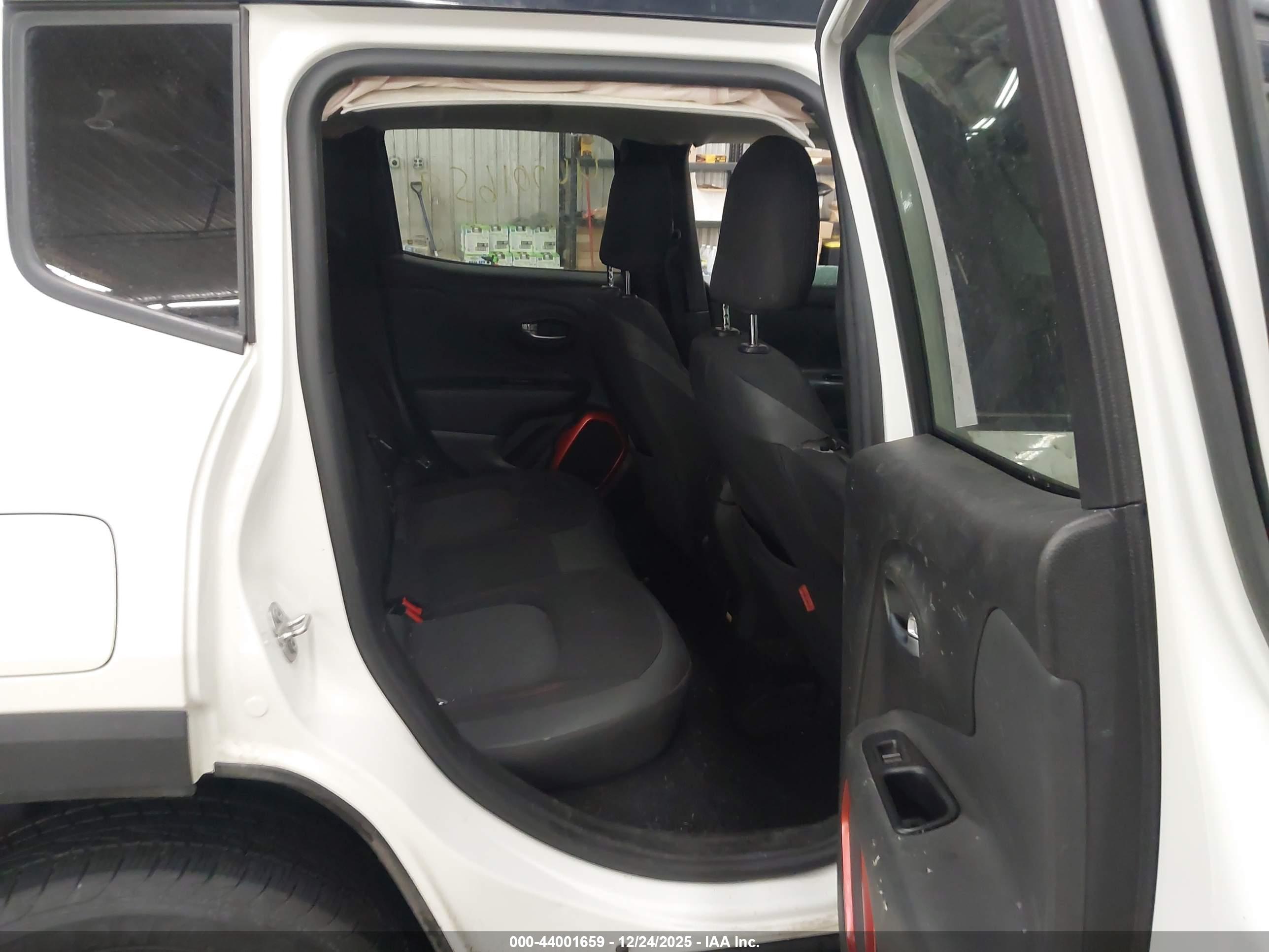 JEEP RENEGADE image 8