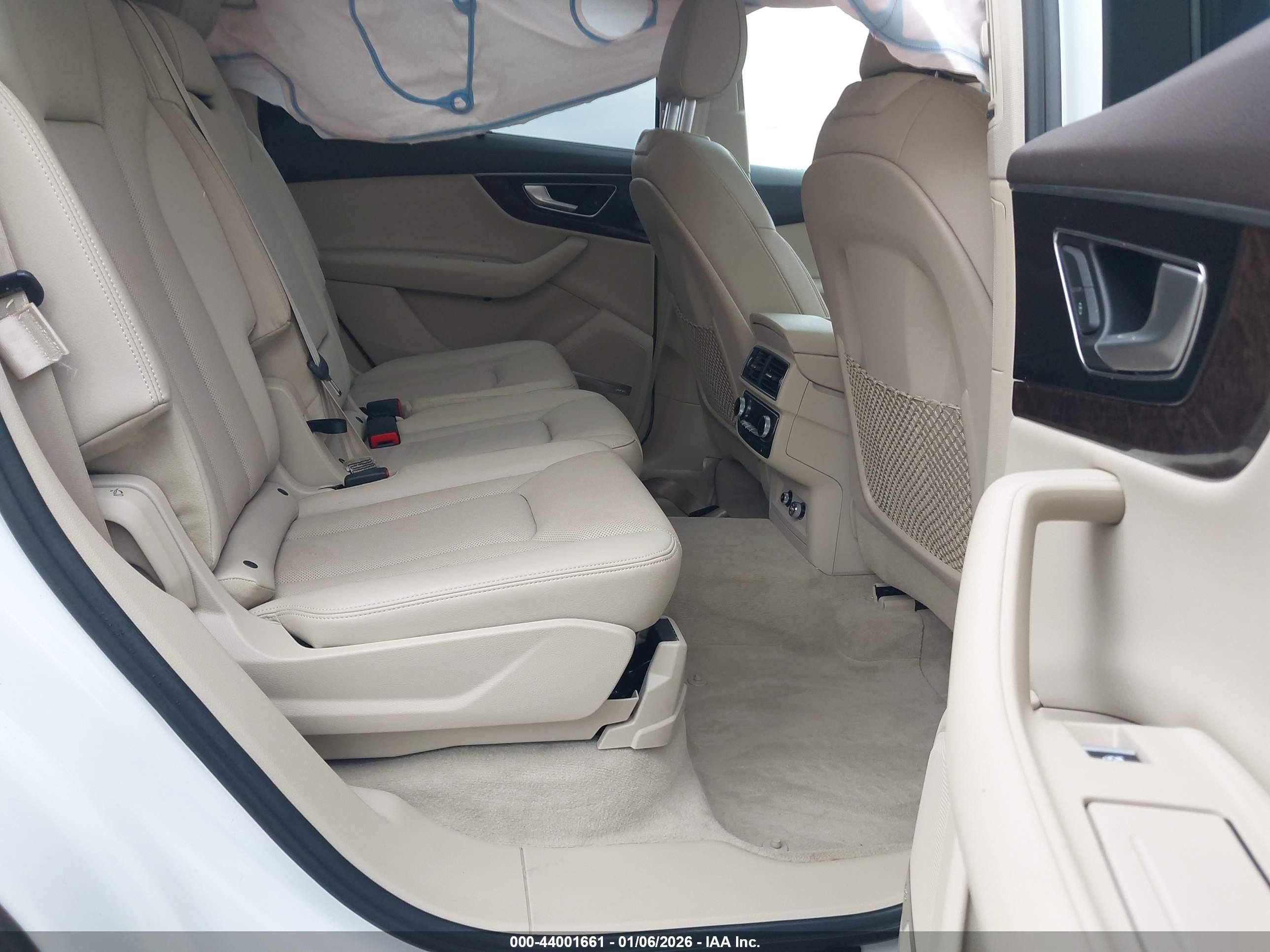 AUDI Q7 image 8