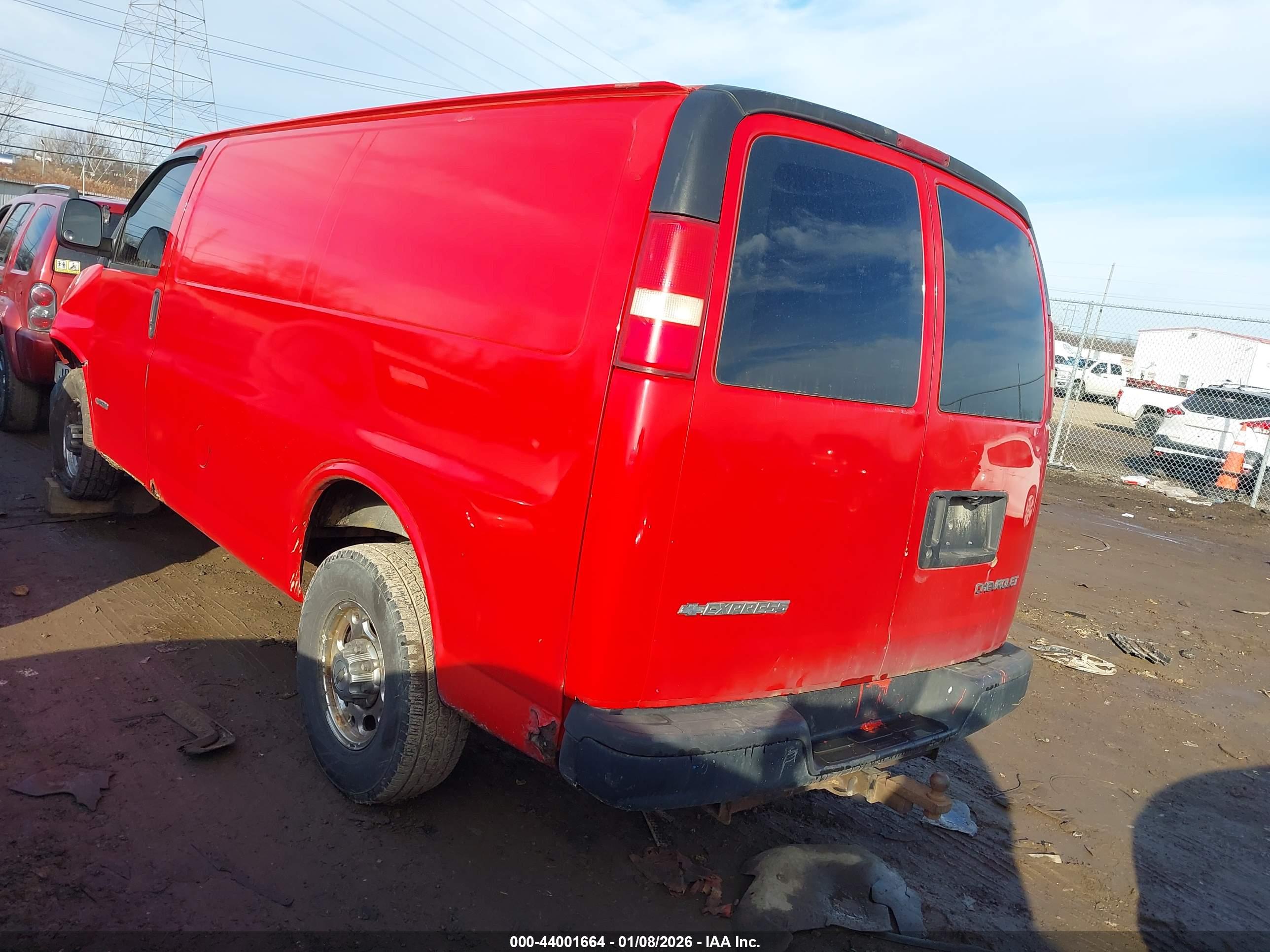CHEVROLET EXPRESS image 3