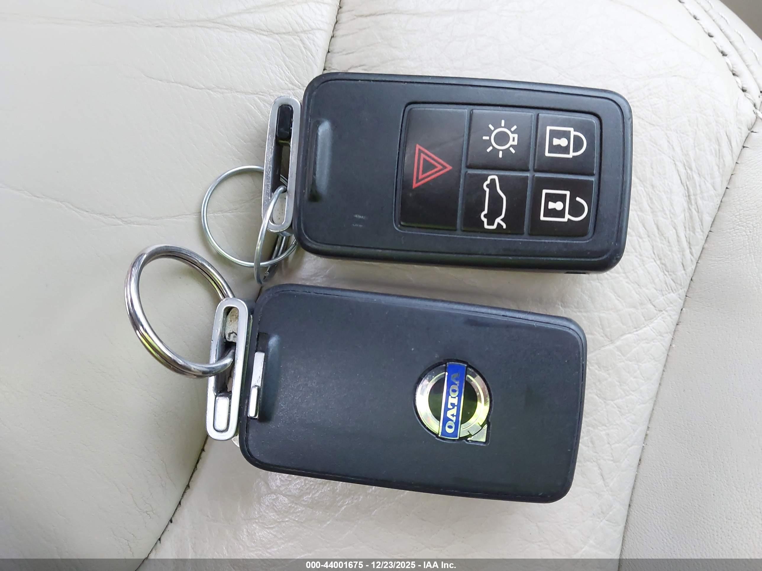 VOLVO XC60 image 11