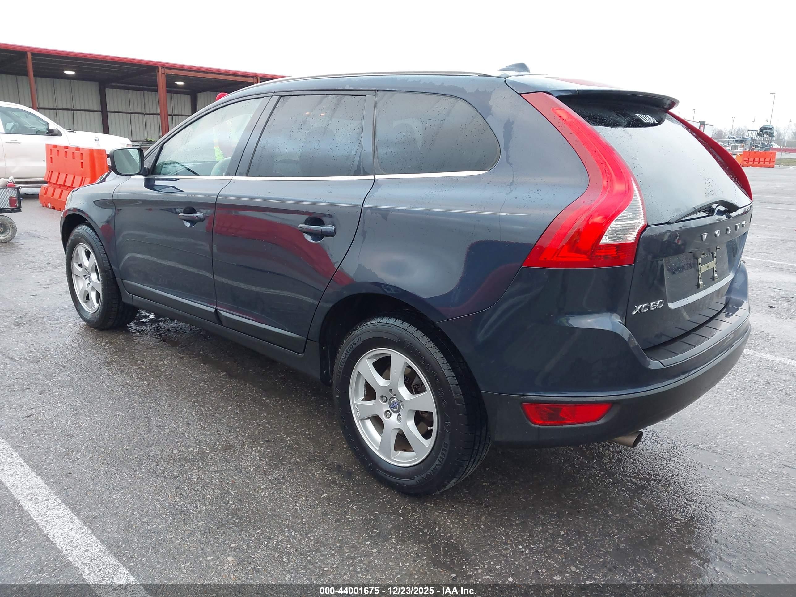 VOLVO XC60 image 3