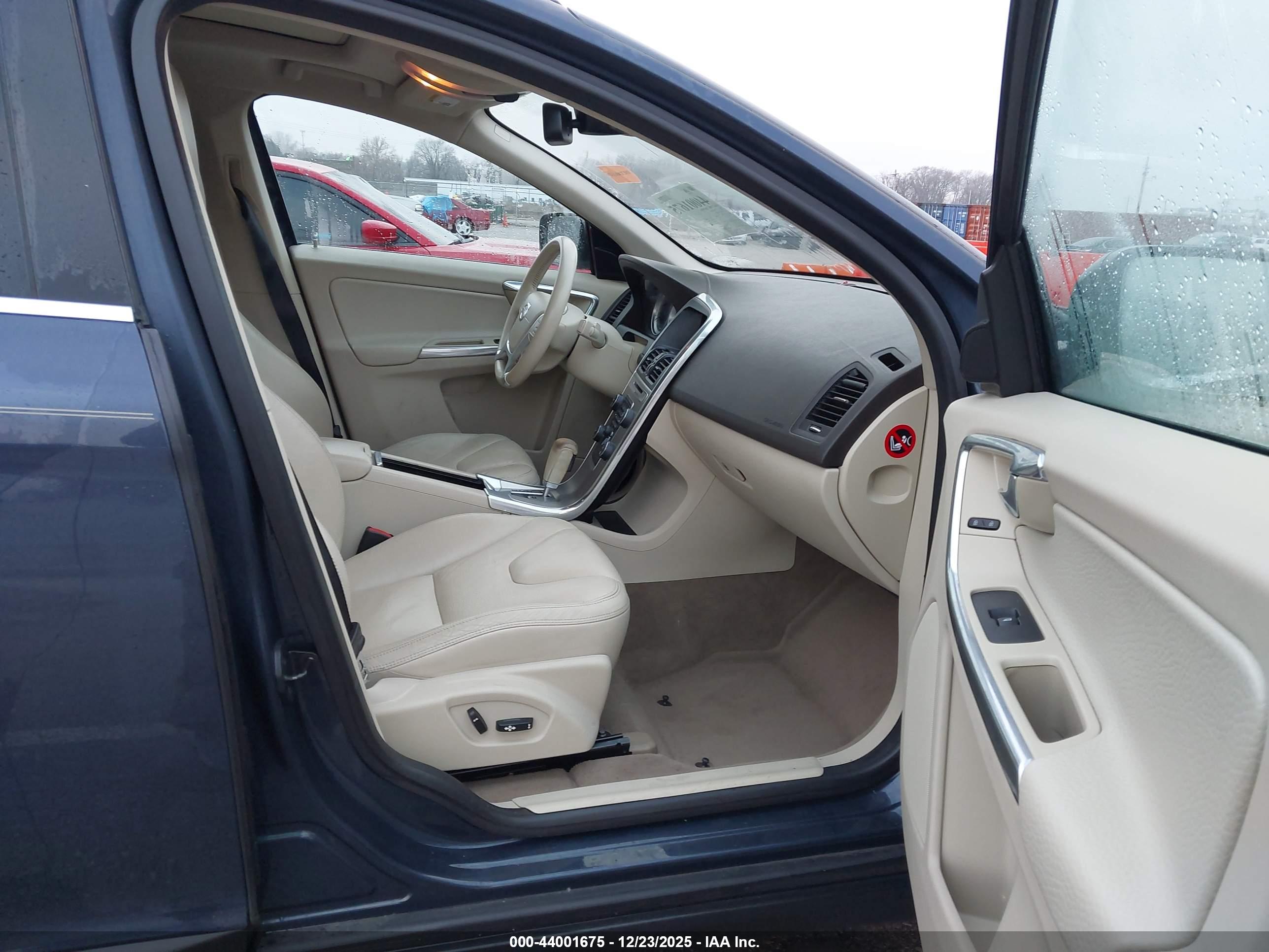 VOLVO XC60 image 5