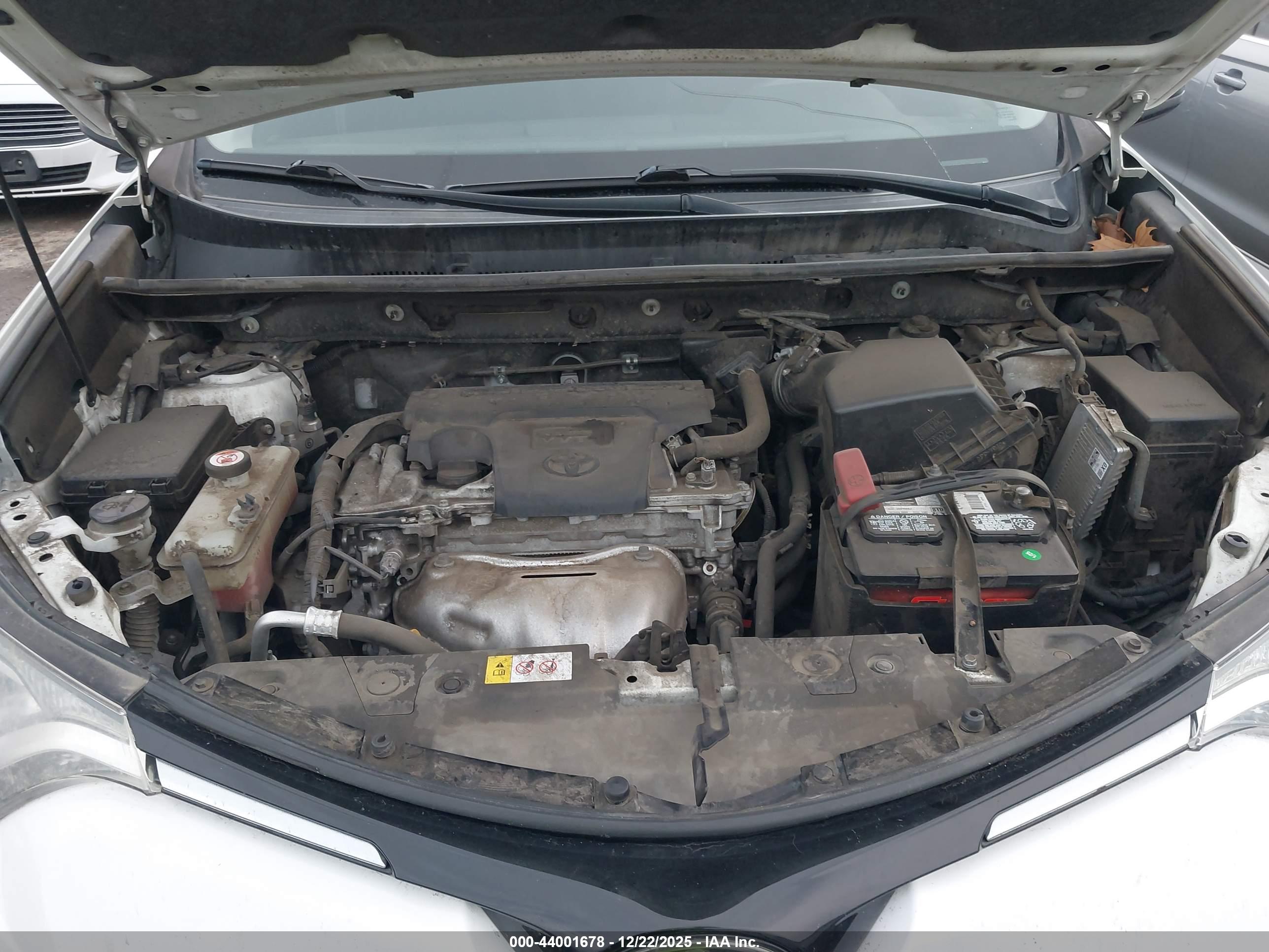 TOYOTA RAV4 image 10
