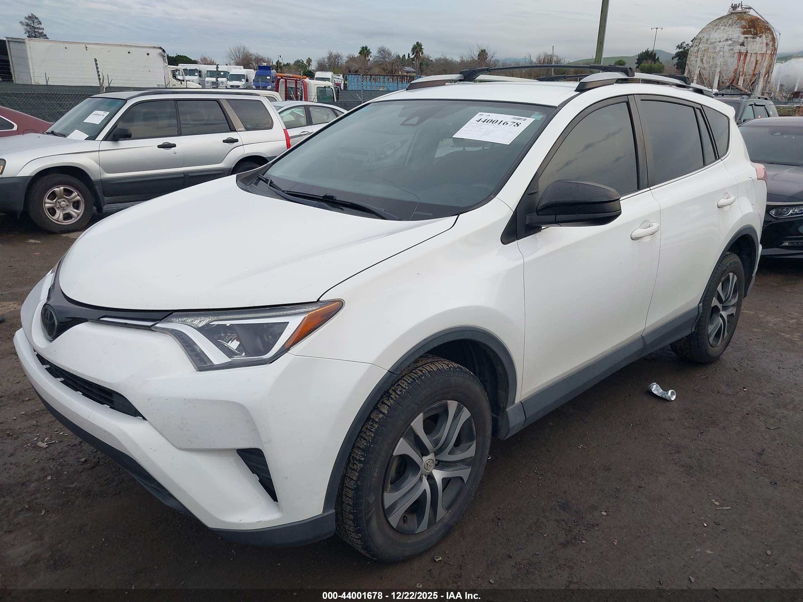 TOYOTA RAV4 image 2