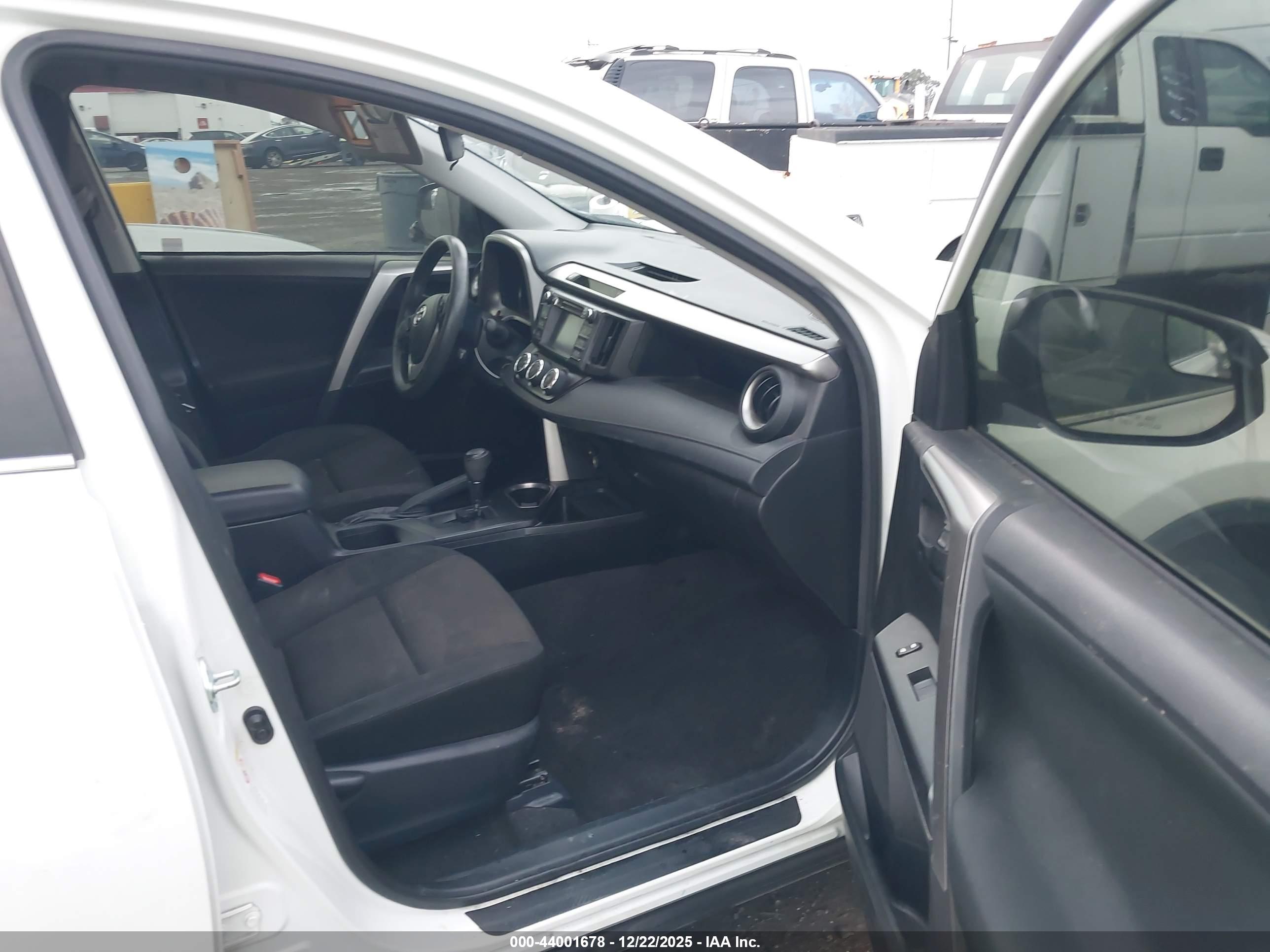 TOYOTA RAV4 image 5