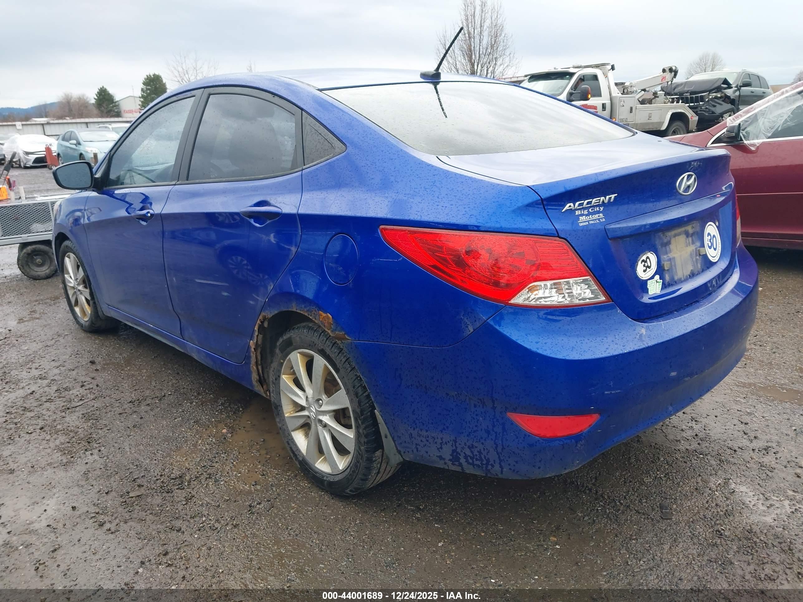 HYUNDAI ACCENT image 3