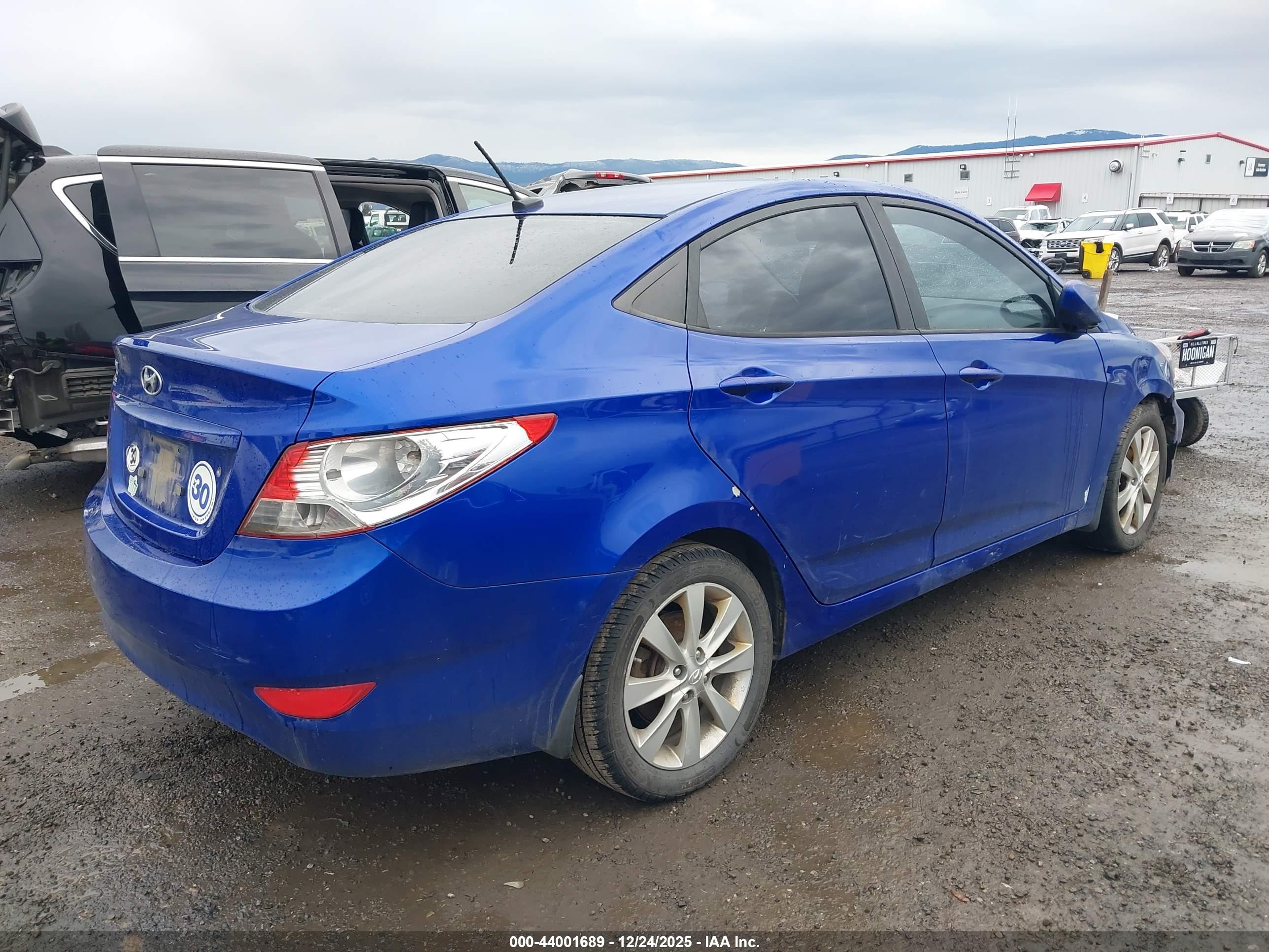 HYUNDAI ACCENT image 4