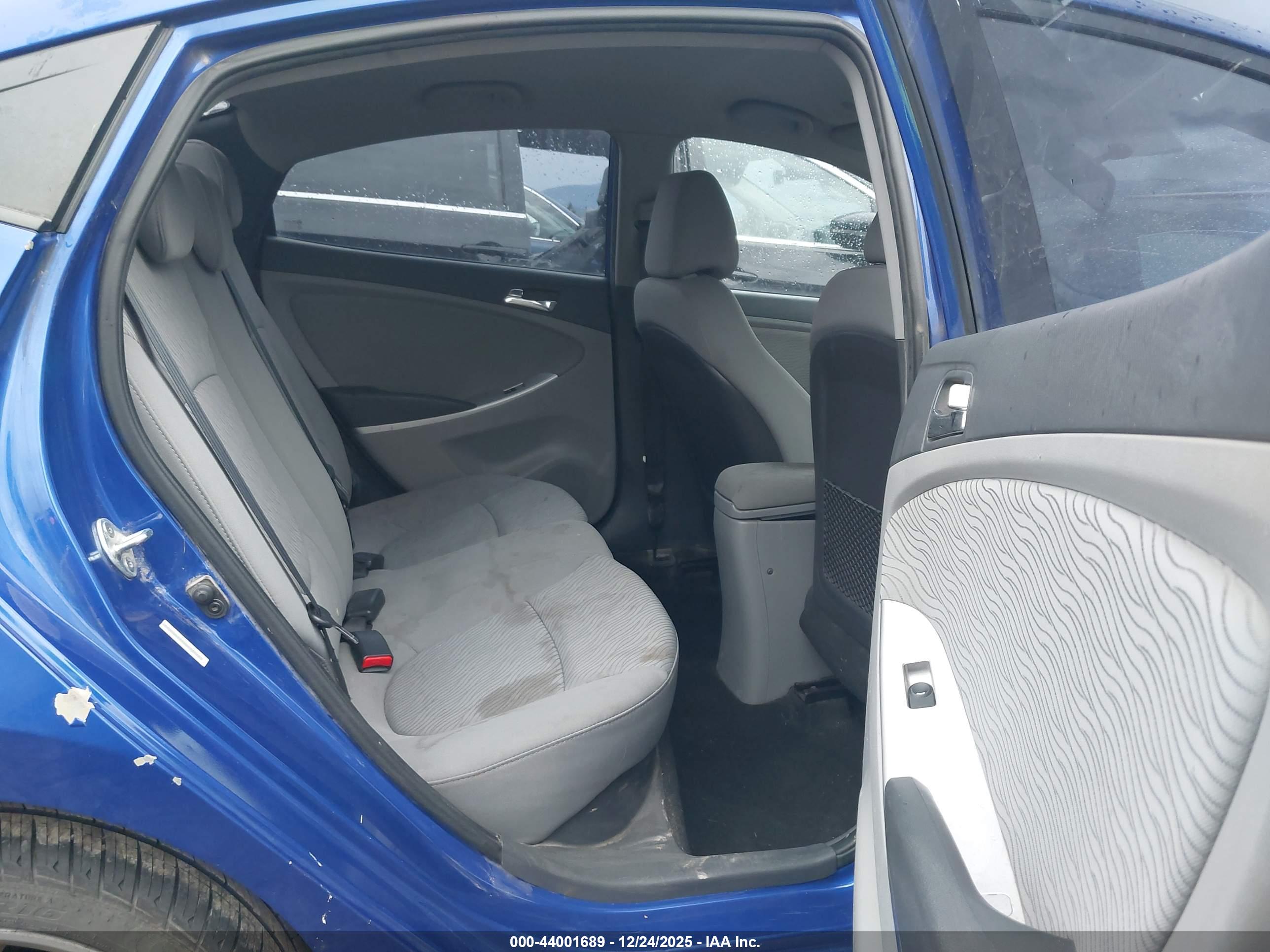 HYUNDAI ACCENT image 8